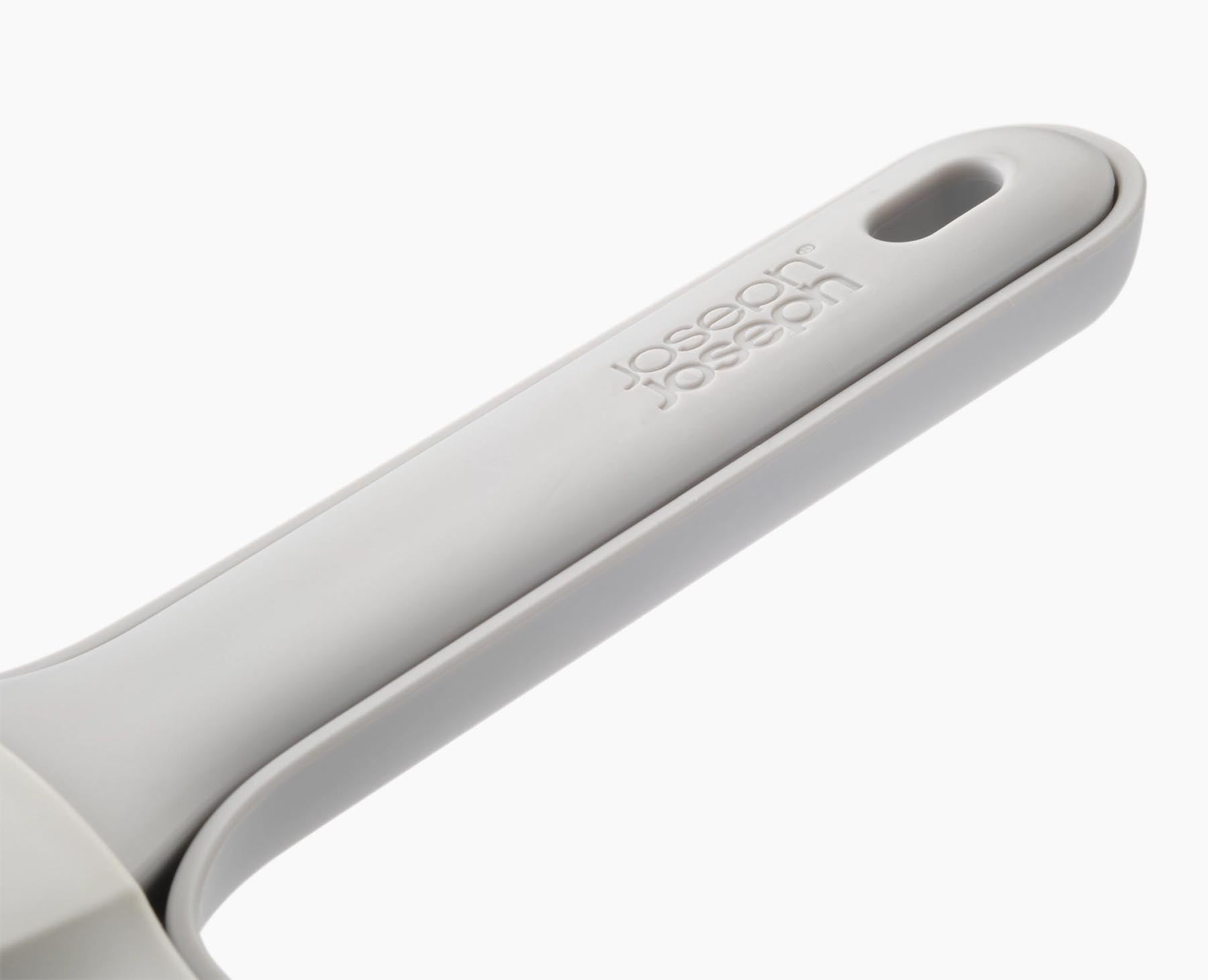 Elegante CleanTech Kehrschaufel mit Handbesen in modernem Stein-Grau, perfekt für müheloses Kehren und saubere Böden.