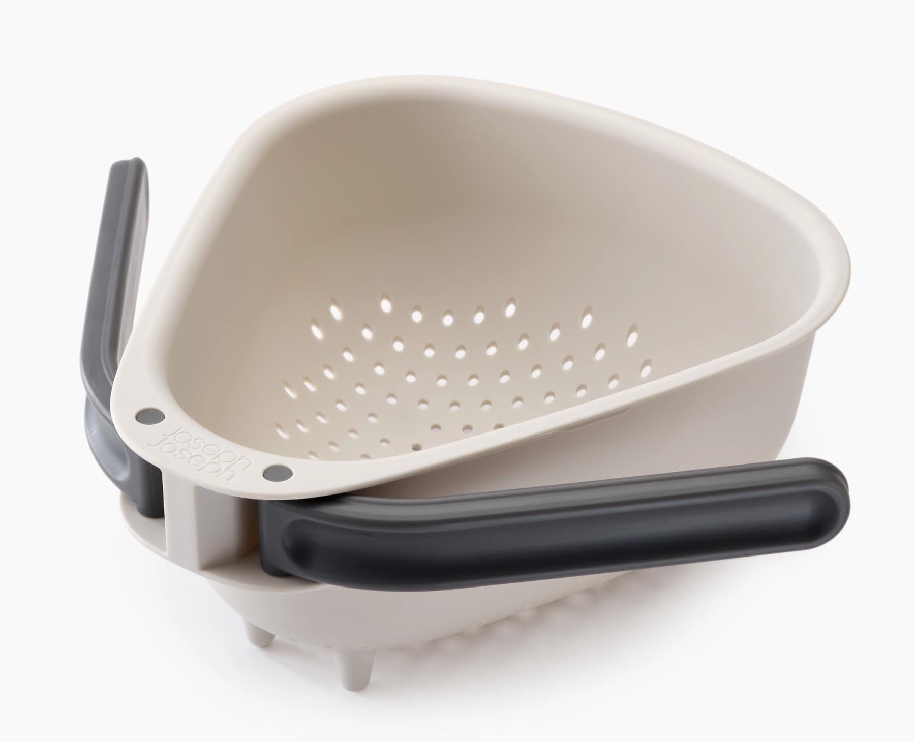 Faltbares Küchensieb in elegantem Grau, ideal für das Abtropfen von Lebensmitteln. Praktisch und platzsparend für jede Küche.