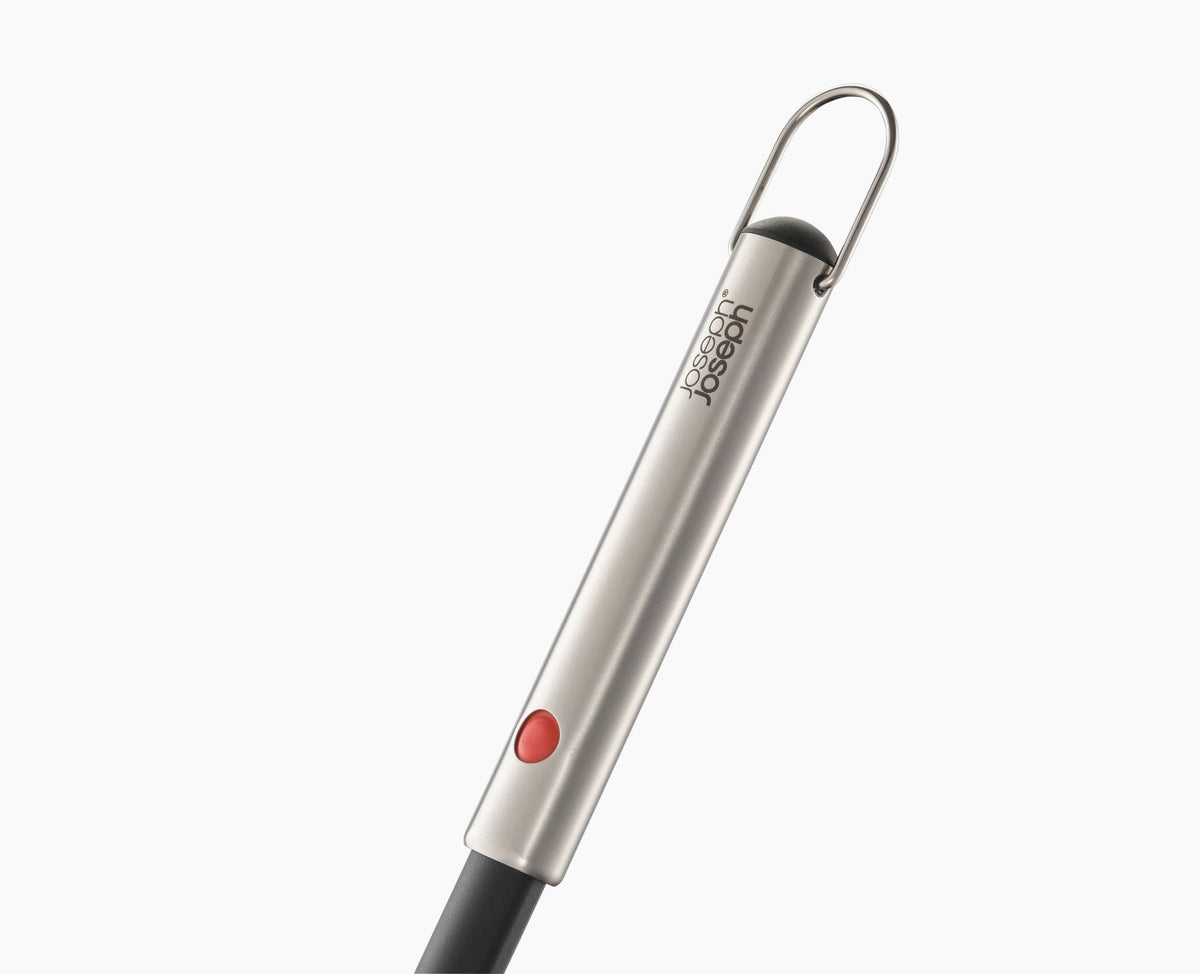 GrillOut BBQ Reinigungsbürste einziehbarer Kopf 39.9-32cm in Silber präsentiert im Onlineshop von KAQTU Design AG. Grillbürsten ist von Joseph Joseph