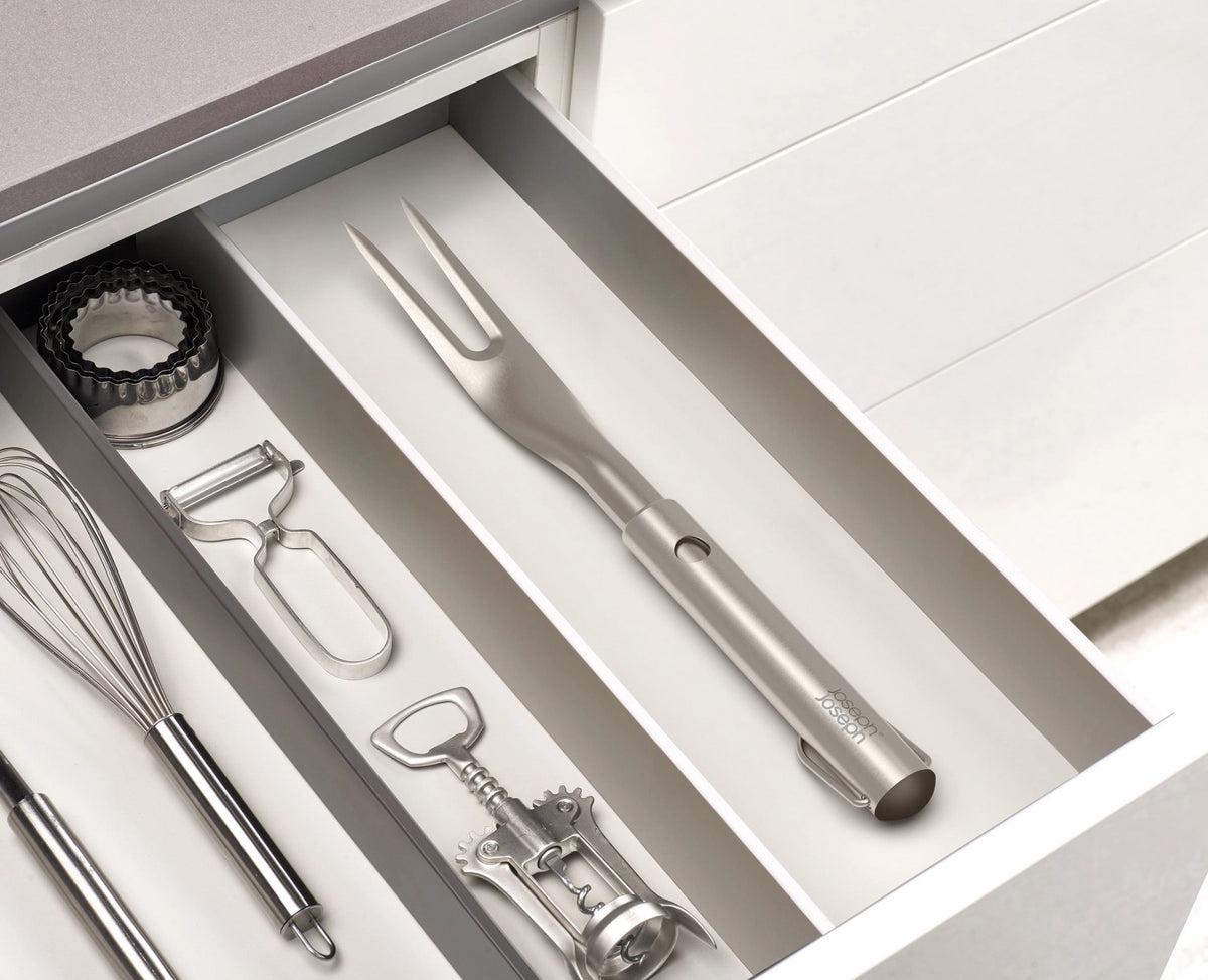 GrillOut BBQ Gabel einziehbarer Kopf Edelstahl 41.7-35cm in Silber präsentiert im Onlineshop von KAQTU Design AG. Grillbesteck ist von Joseph Joseph