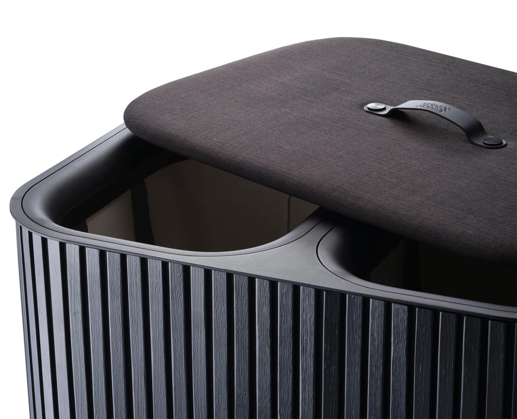 Eleganter Wäschekorb Tota Twin Luxe in Schwarz von Joseph Joseph, 90 l, ideal für effiziente Wäschetrennung und stilvolle Aufbewahrung.