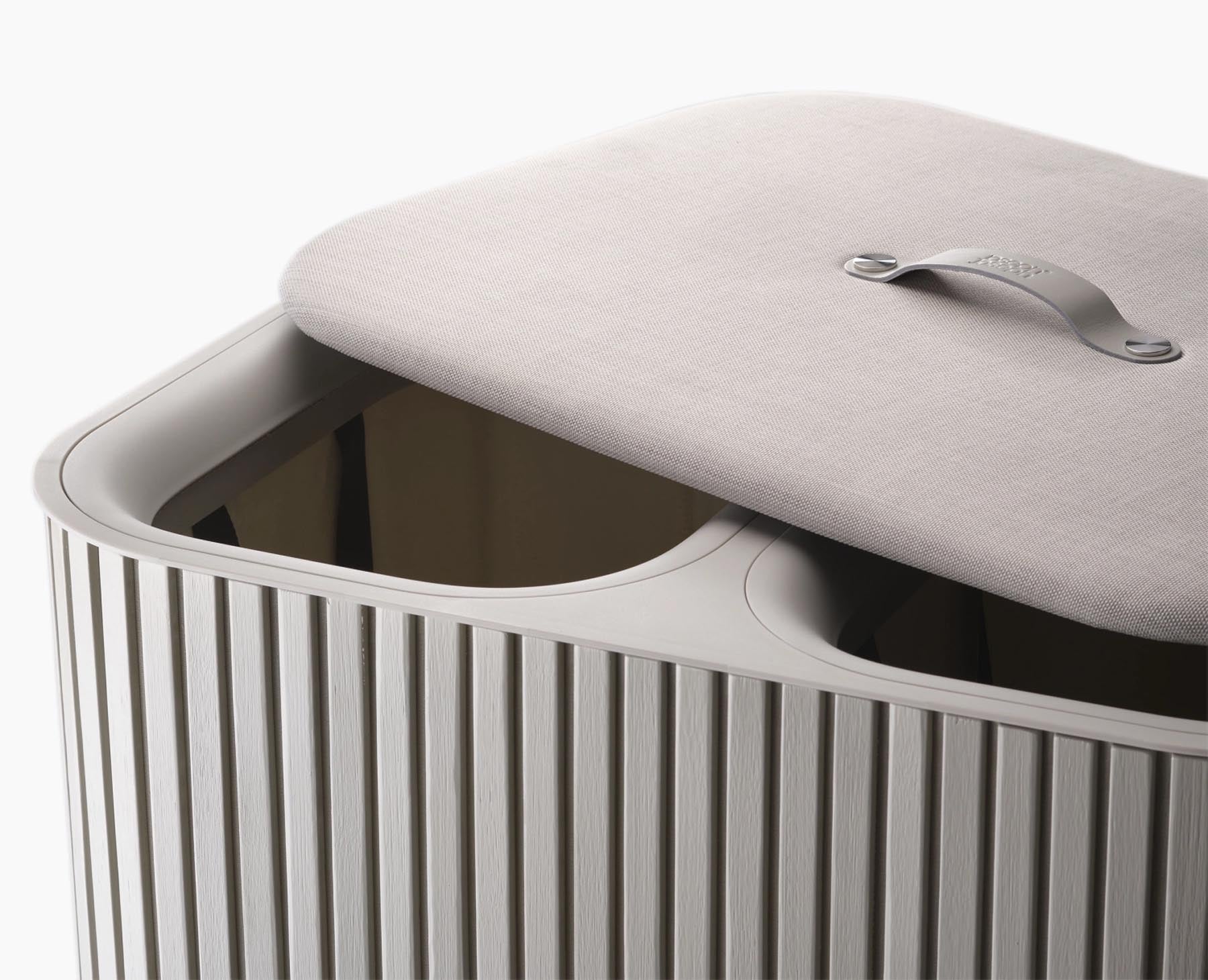 Eleganter Wäschekorb Tota Twin Luxe in Ecru, 90 l, ideal für die stilvolle Organisation von Wäsche und Haushaltsgegenständen von Joseph Joseph.