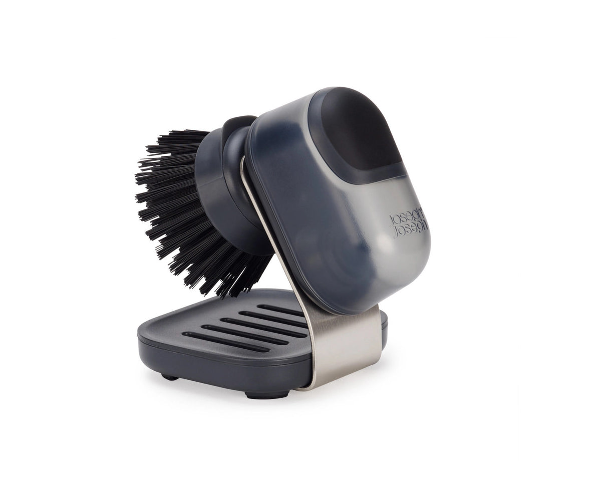 SinkTech Seifenspender mit Handbürste und Halter 11.8x9.2cm in Schwarz präsentiert im Onlineshop von KAQTU Design AG. Abwasch ist von Joseph Joseph
