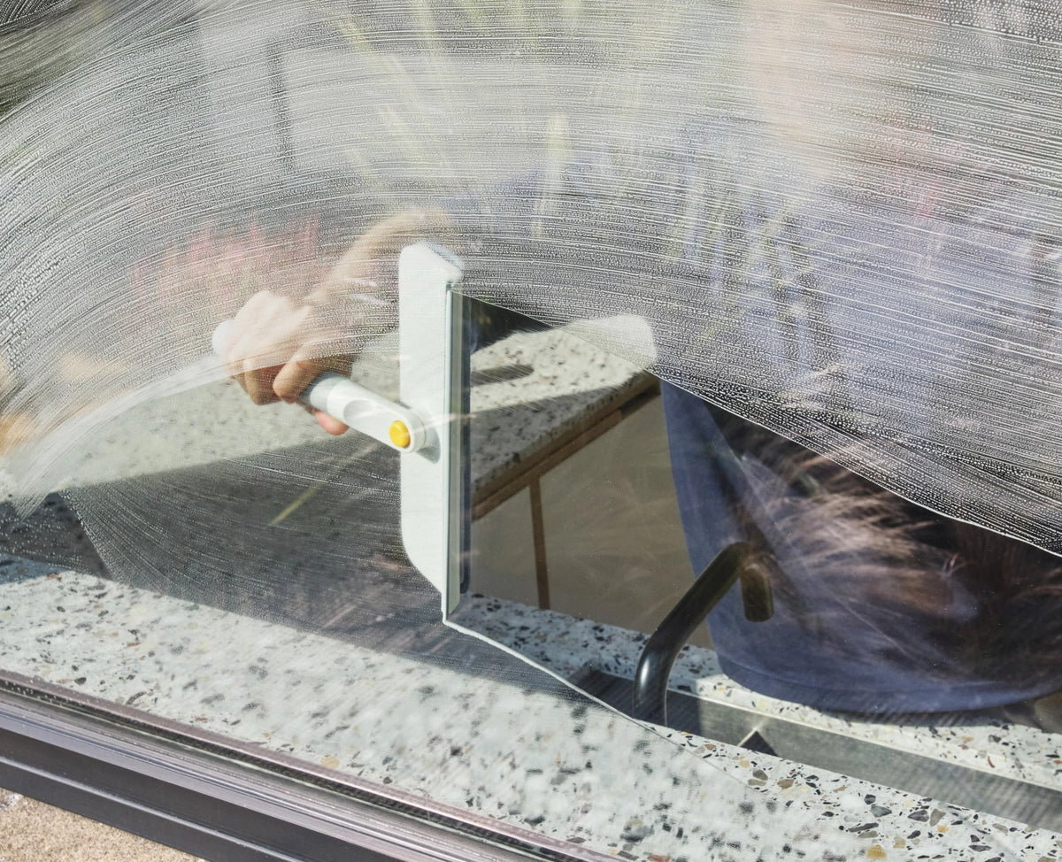 CleanTech Reinigungsset komplett light stone in Grau präsentiert im Onlineshop von KAQTU Design AG. Reinigung & Wäsche ist von Joseph Joseph