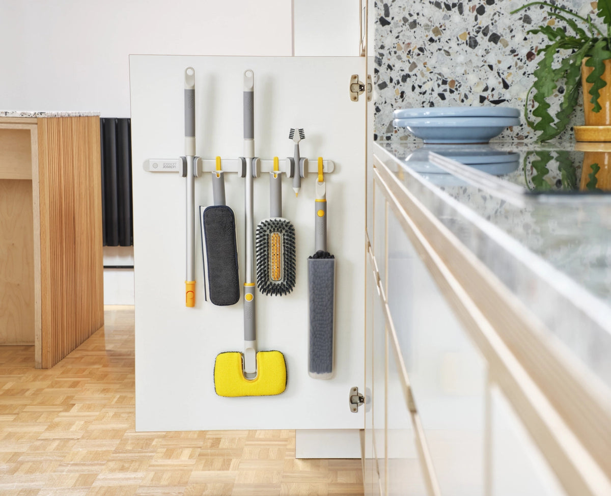 CleanTech Reinigungsset komplett light stone in Grau präsentiert im Onlineshop von KAQTU Design AG. Reinigung & Wäsche ist von Joseph Joseph
