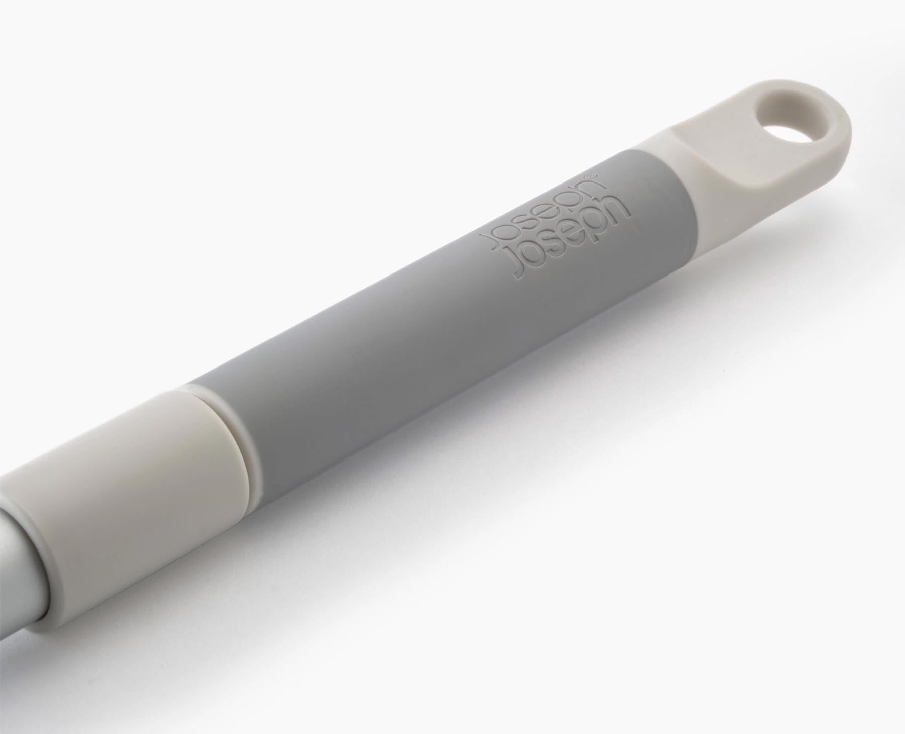 Eleganter CleanTech Teleskoparm in light stone, perfekt für müheloses Reinigen und einfaches Verstauen in jedem Haushalt.