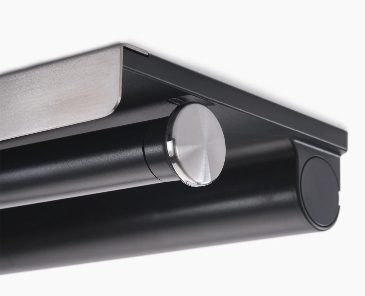RollGrip Küchenrollenhalter für Unterablage ausziehbar in Schwarz präsentiert im Onlineshop von KAQTU Design AG. Papierrollenhalter ist von Joseph Joseph