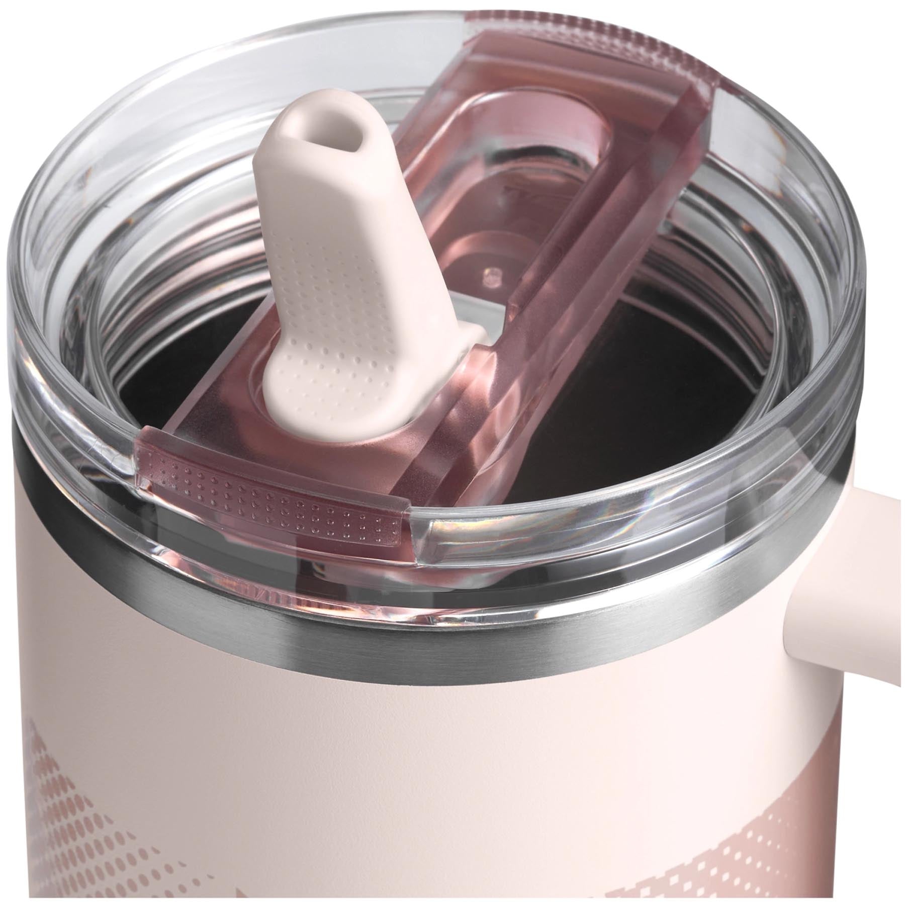 Elegante Stanley Thermosflasche Quencher ProTour mit praktischem Flip Straw, in einem trendigen Rosé-Quartz-Fade, perfekt für aktive Lebensstile.