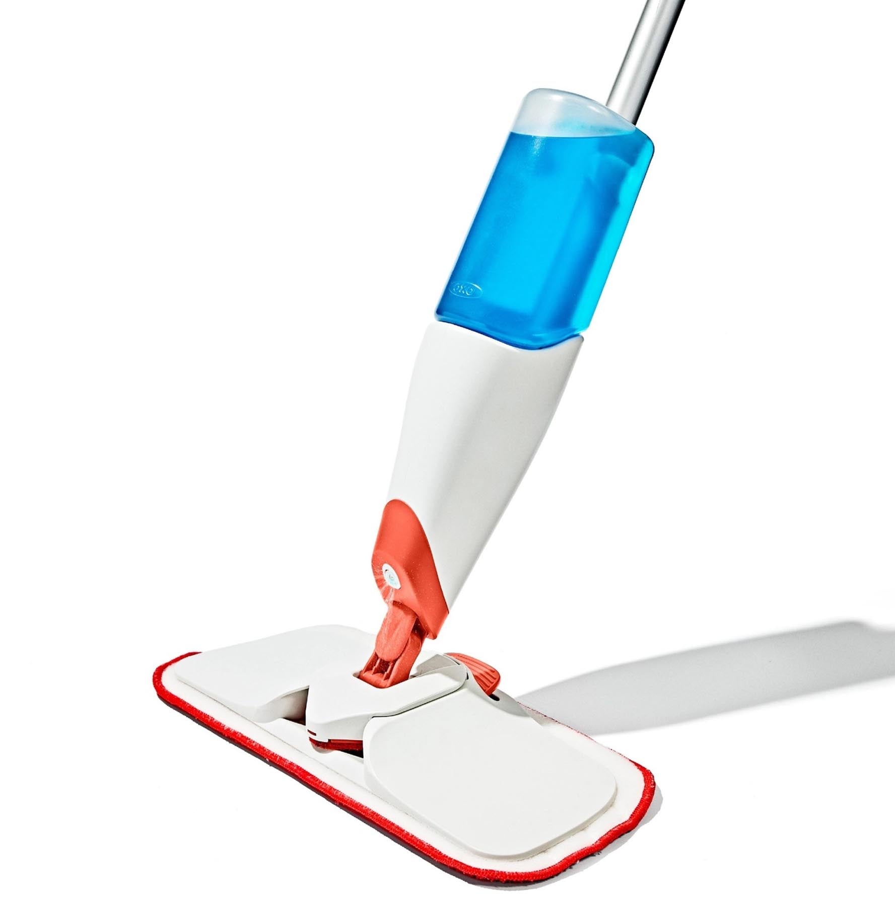 GG Sprühmopp in Mehrfarbig präsentiert im Onlineshop von KAQTU Design AG. Besen ist von OXO