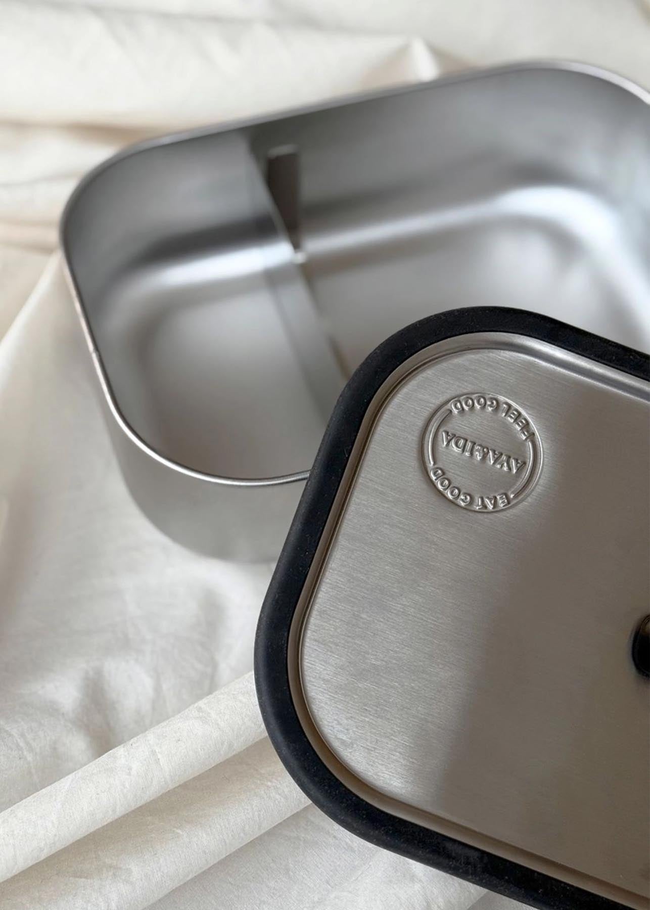 Elegante matte schwarze Lunchbox von AYA&IDA mit 1000ml Volumen, ideal für stilvolle Mahlzeiten unterwegs.