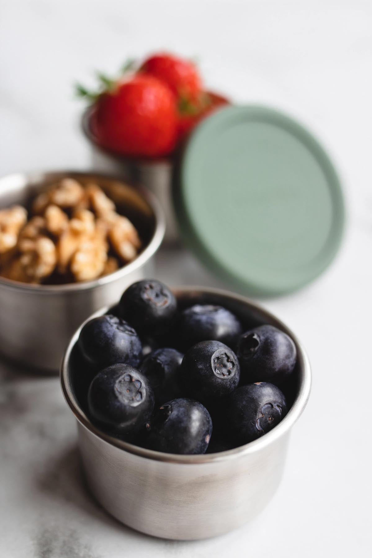 2er Set Snack Container 100ml Dark Grey/Matte Black in Mehrfarbig präsentiert im Onlineshop von KAQTU Design AG. Schale ist von AYA&IDA