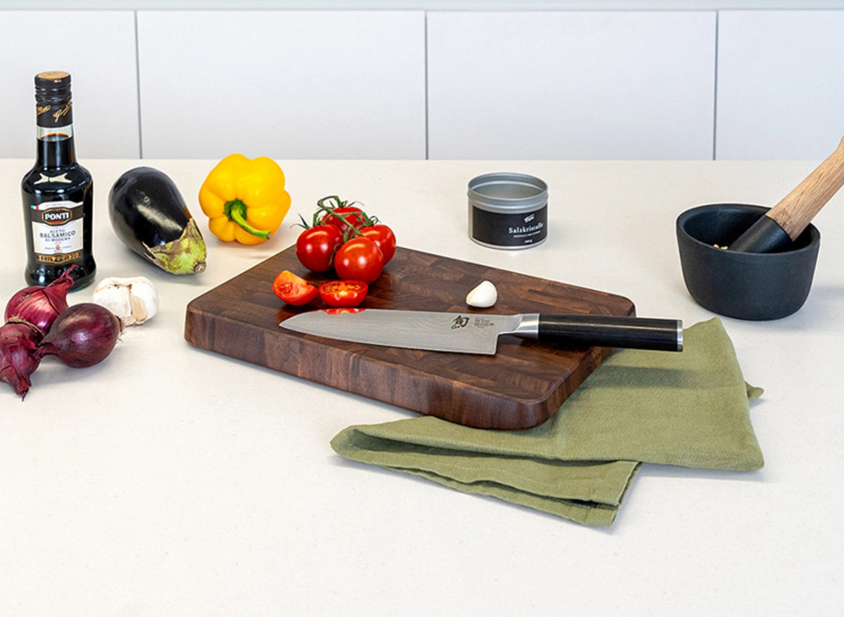 Hackbrett Walnuss Stirnholz in Braun präsentiert im Onlineshop von KAQTU Design AG. Schneidbrett ist von Continenta