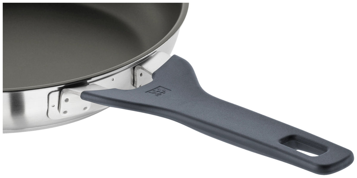 Simplify Bratpfanne 20cm Steinoptik Grau in Silber präsentiert im Onlineshop von KAQTU Design AG. Bratpfanne ist von Zwilling