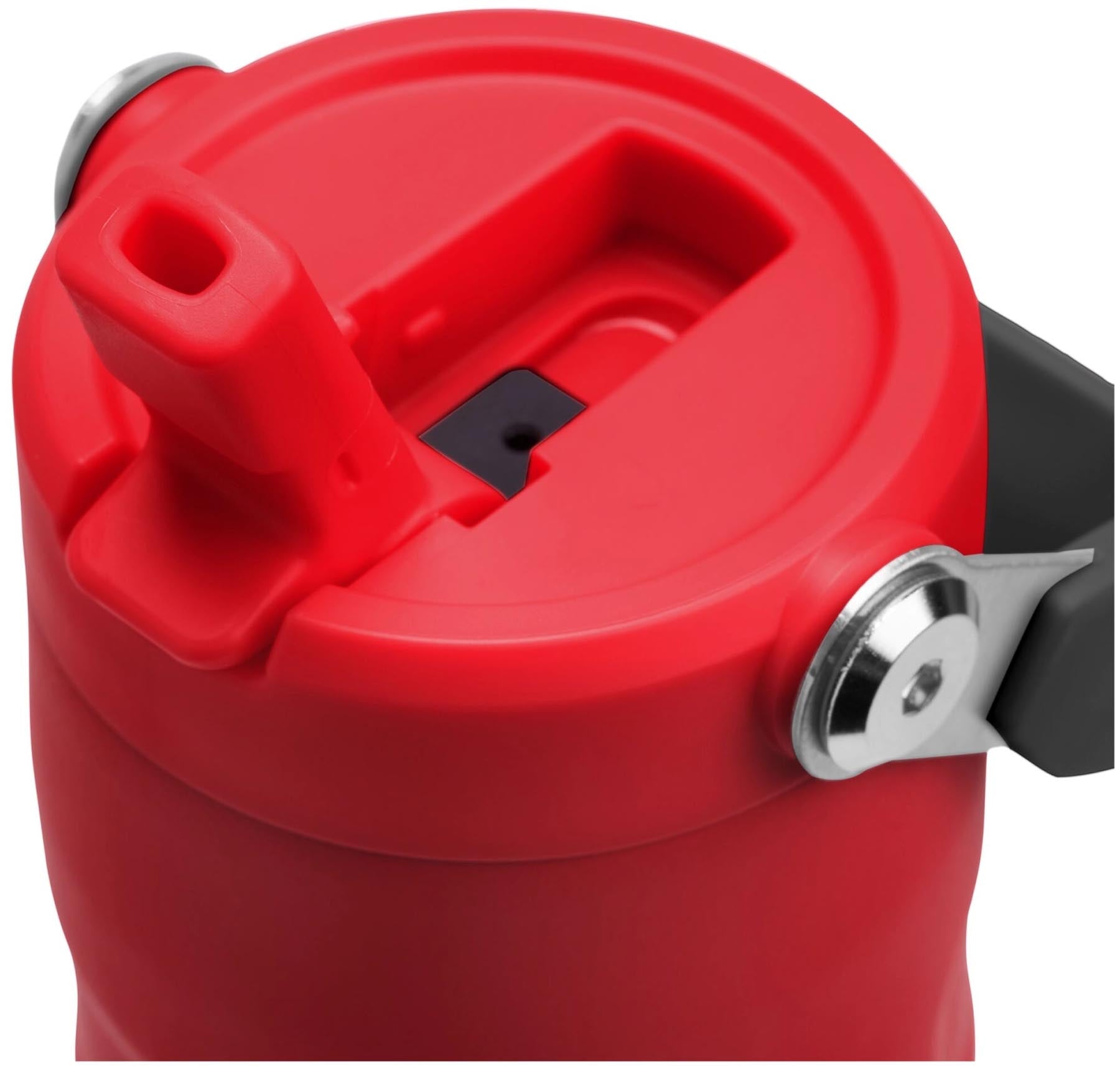 Moderne Stanley IceFlow Flip Straw Flasche in Chili Black, 0.47l, perfekt für aktive Lebensstile und sorgt für erfrischende Getränke unterwegs.
