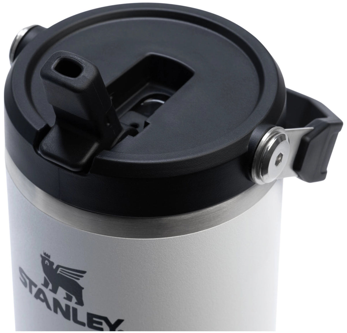 IceFlow Flip Straw Becher 0.89l chalk in Weiss präsentiert im Onlineshop von KAQTU Design AG. Thermosflasche ist von Stanley