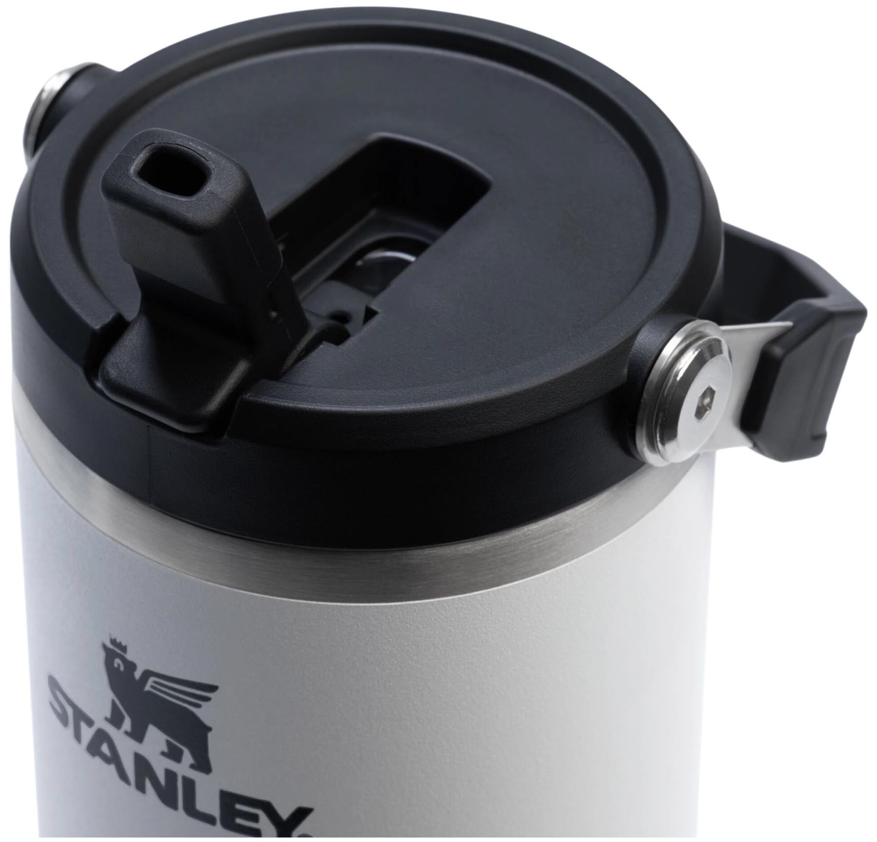 Eleganter Stanley IceFlow Flip Straw Becher in Chalk, 0.89l, optimal für erfrischende Getränke und Abenteuer im Freien.