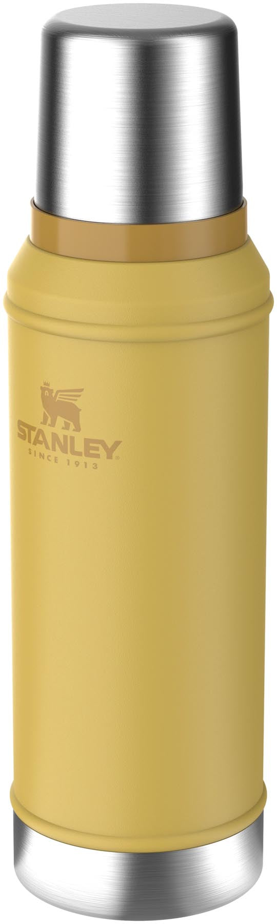 Die Stanley Legendary Classic Flasche 0.94l in Dijon-Gelb bietet eine robuste und stilvolle Lösung, um Getränke warm oder kalt zu halten.