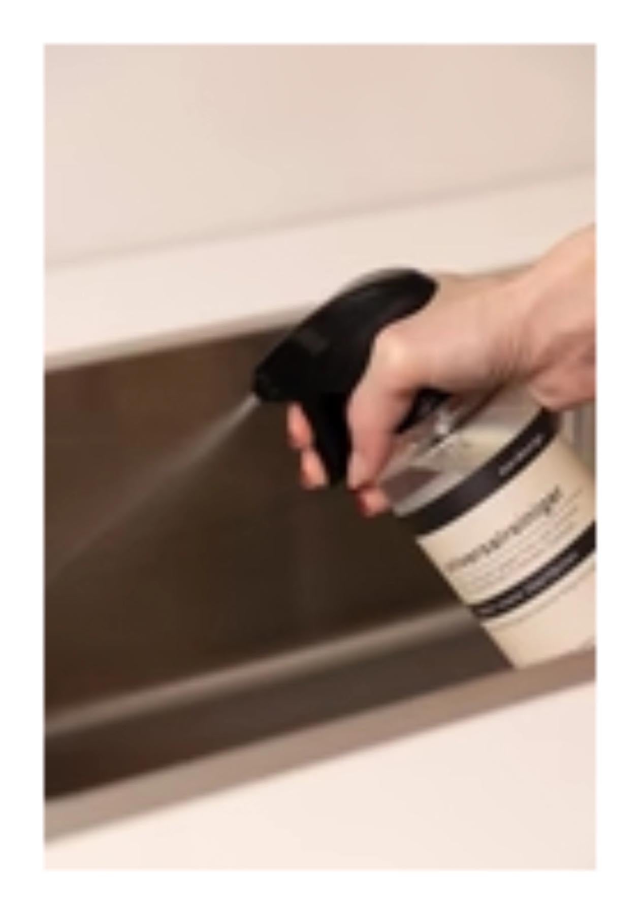 Vielseitiger Universalreiniger in 500ml Flasche von Nordesign, perfekt für alle Oberflächen im Haushalt. Entfernt mühelos Schmutz und Flecken.
