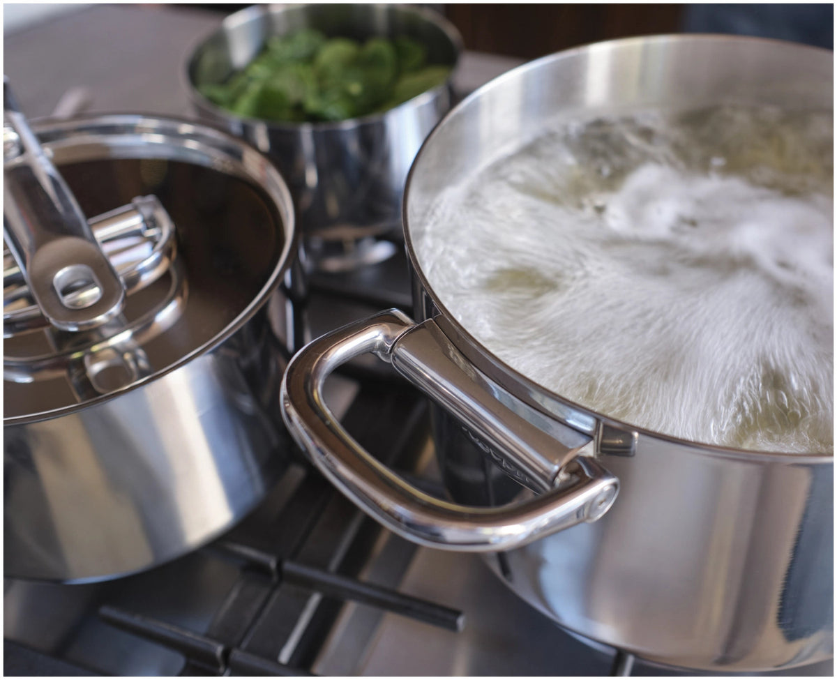 3er Set Space Steel Stielkasserolle Klappgriff 15+19+23cm in Silber präsentiert im Onlineshop von KAQTU Design AG. Stielkasserolle ist von Joseph Joseph