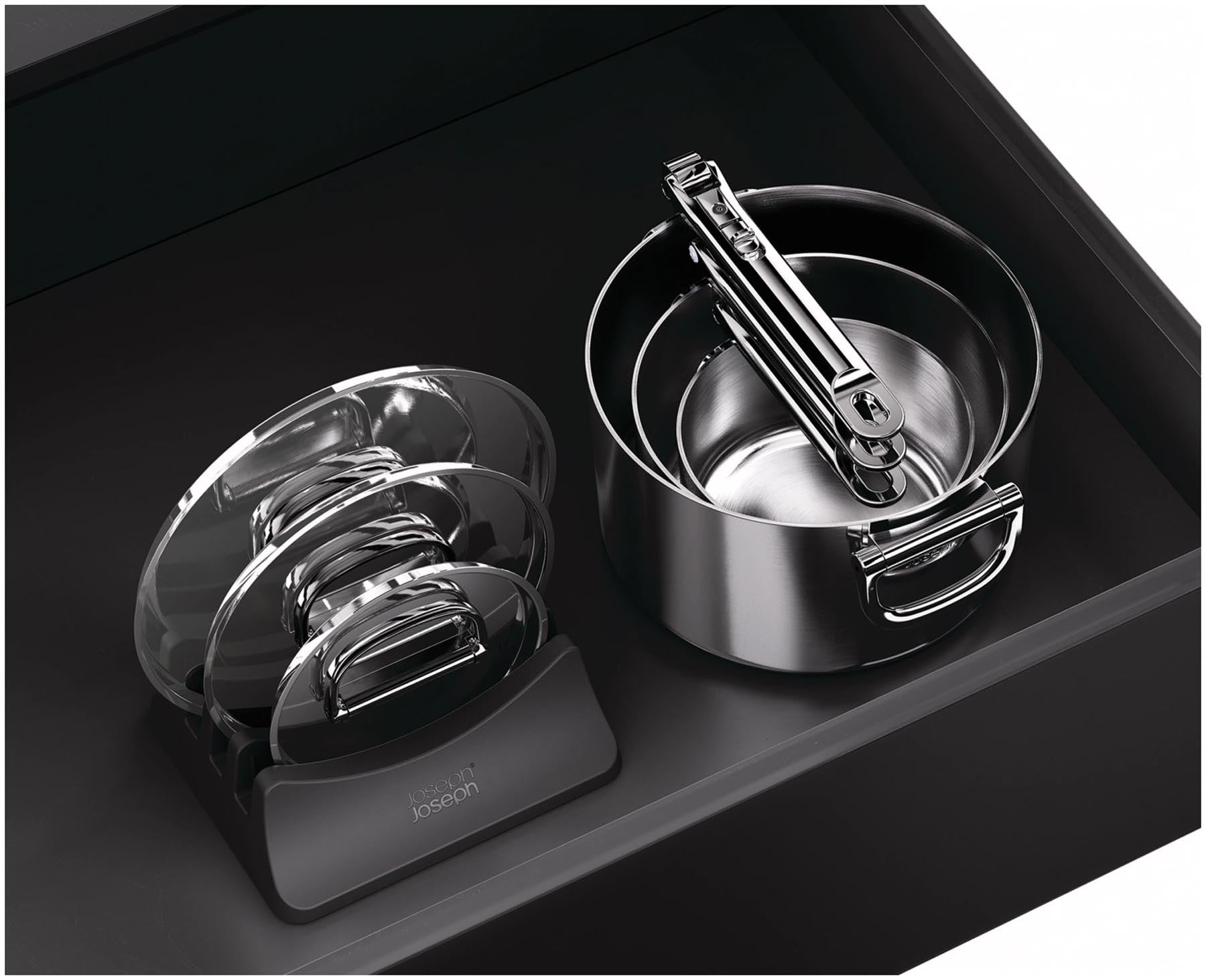 Praktisches 3-teiliges Set von Joseph Joseph: Stielkasserollen mit klappbarem Griff in den Größen 15, 19 und 23 cm, perfekt für effizientes Kochen.
