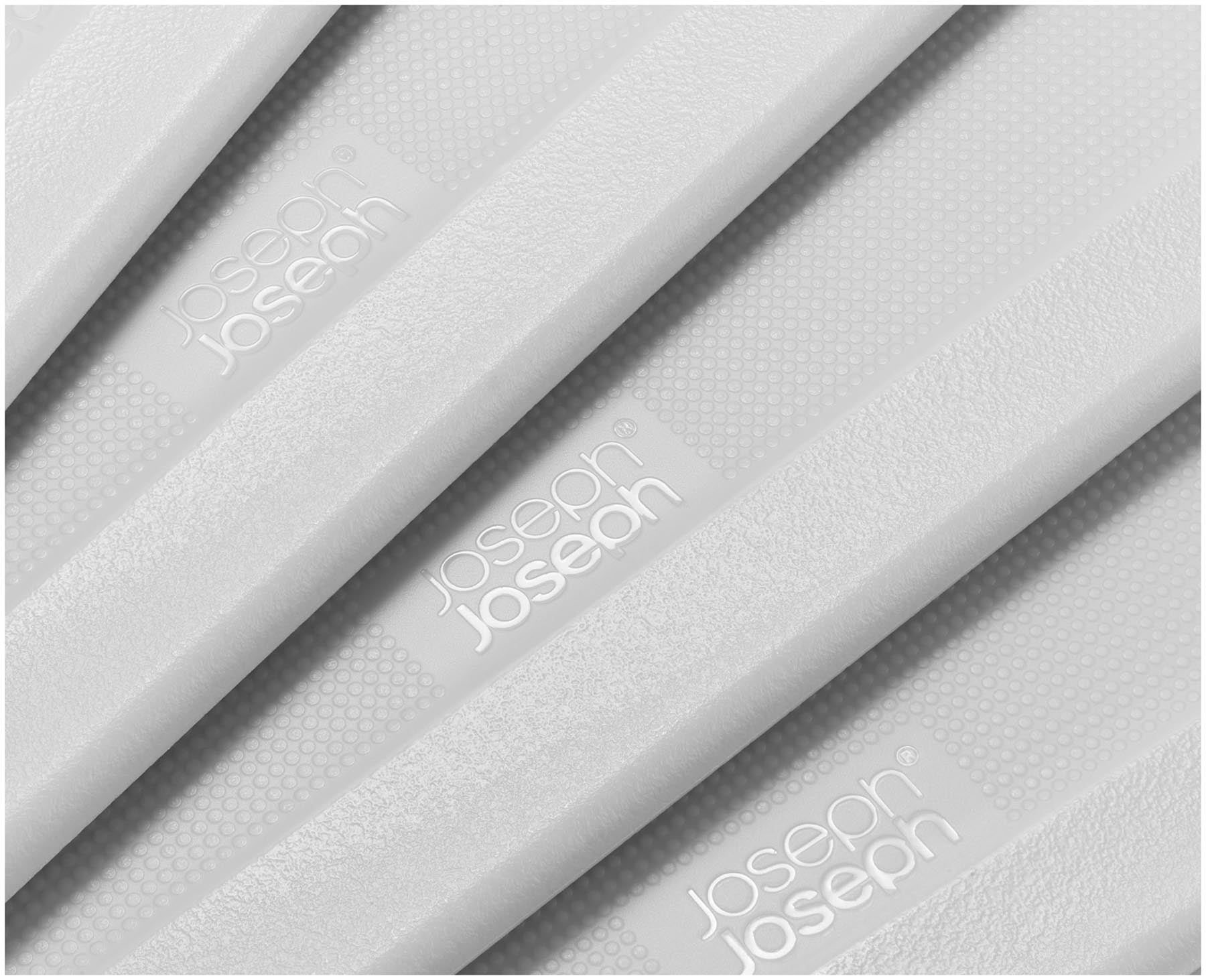 Praktisches 4-teiliges Schneidbrett-Set aus Edelstahl von Joseph Joseph, farbkodiert für einfache Lebensmitteltrennung und hygienisches Schneiden.