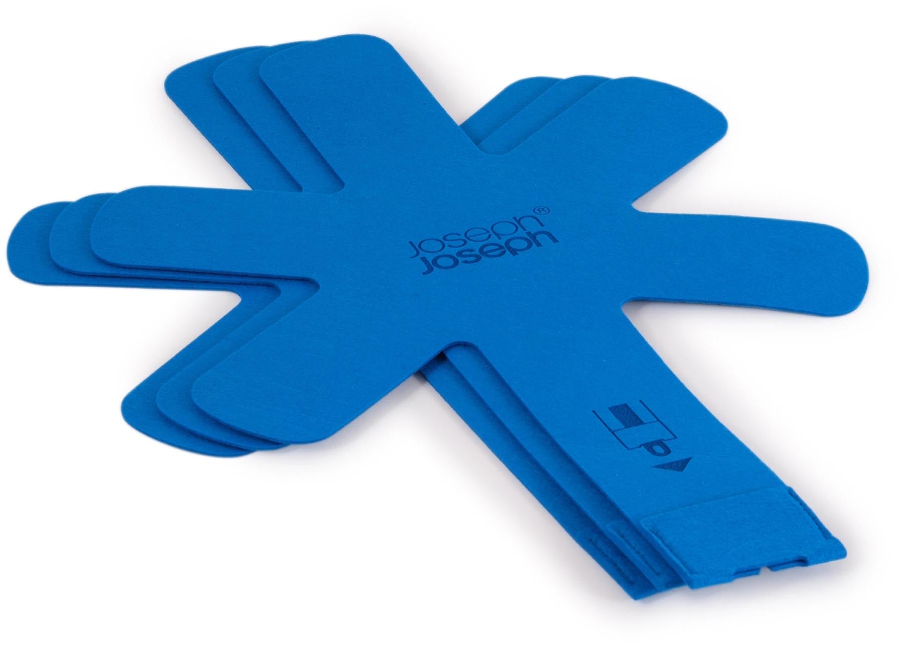 Drei blaue Pfannenschoner von Joseph Joseph mit Griffschutz, ideal zum Schutz von Pfannen und Töpfen vor Kratzern und Abnutzung.