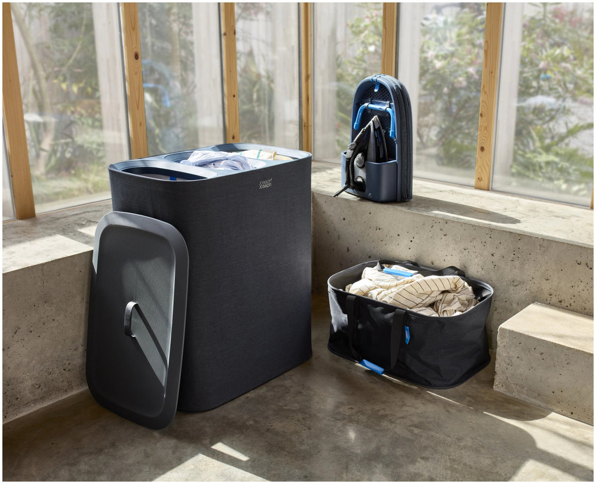 Hold-All Wäschekorb faltbar 35l carbon black in Schwarz präsentiert im Onlineshop von KAQTU Design AG. Wäschekorb ist von Joseph Joseph