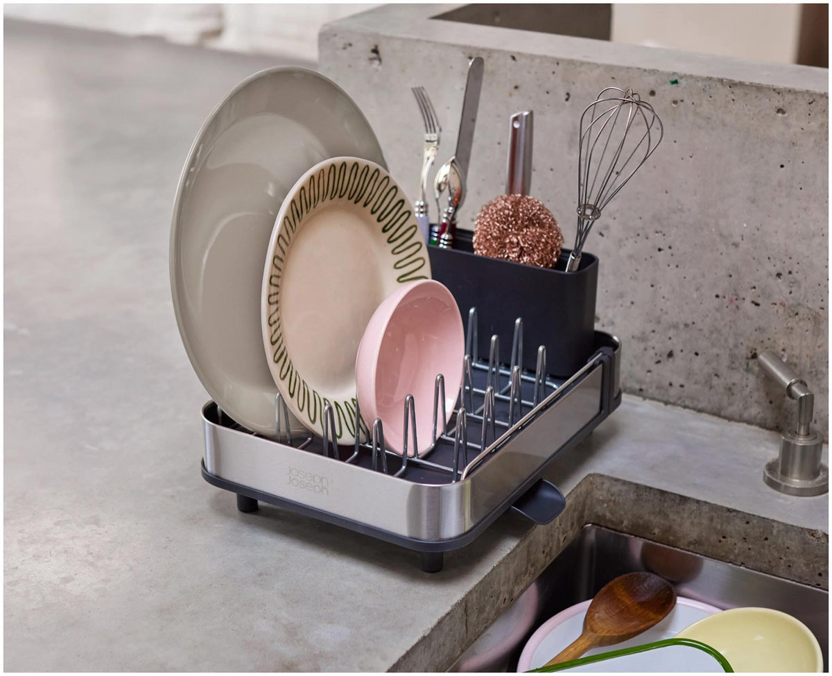 Extend Abtropfgestell ausziehbar Edelstahl in Grau präsentiert im Onlineshop von KAQTU Design AG. Abtropfgestell ist von Joseph Joseph