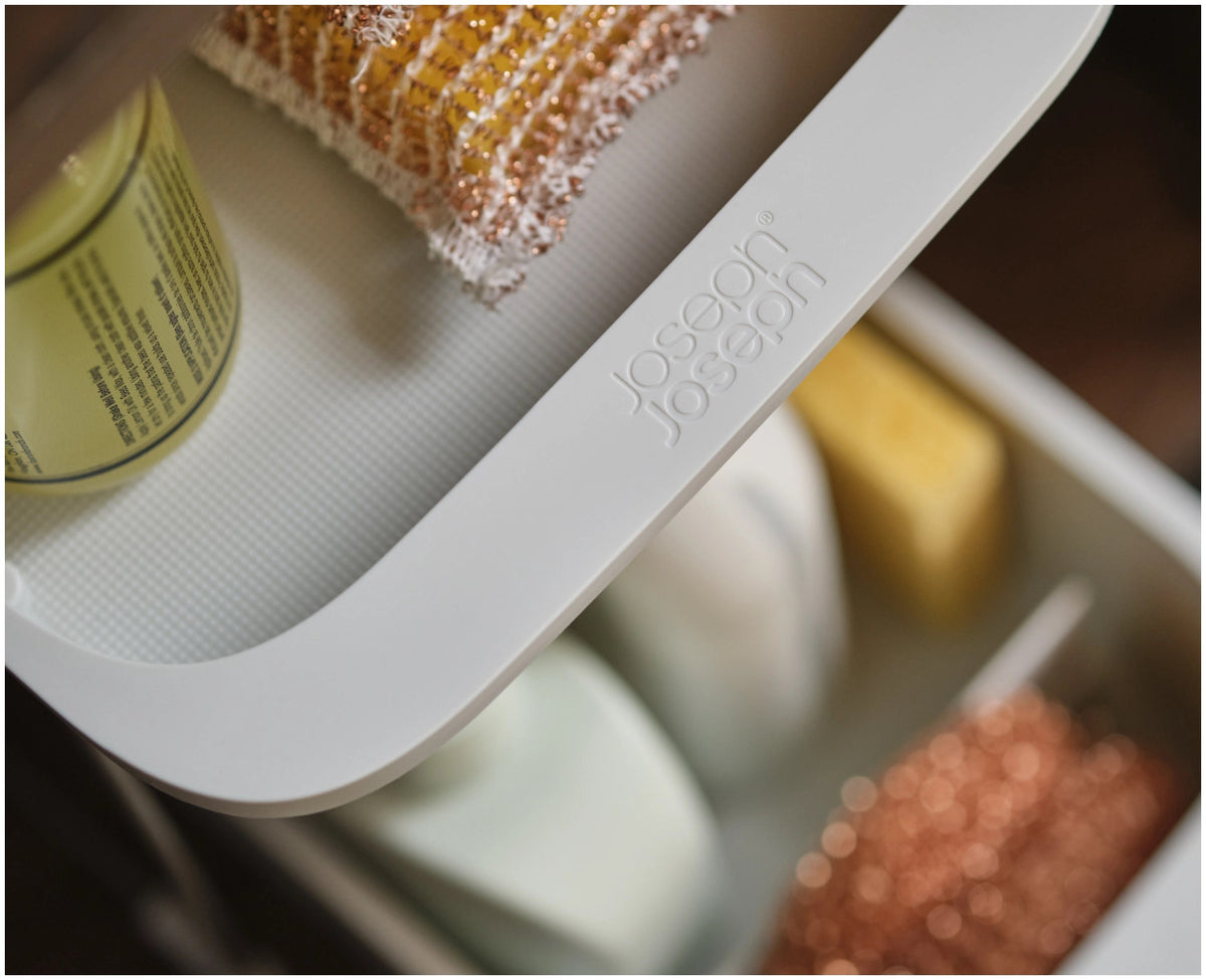 CupboardStore Putzschrank ausziehbar aus recycl. Kunststoff in Grau präsentiert im Onlineshop von KAQTU Design AG. Küchenhelfer ist von Joseph Joseph