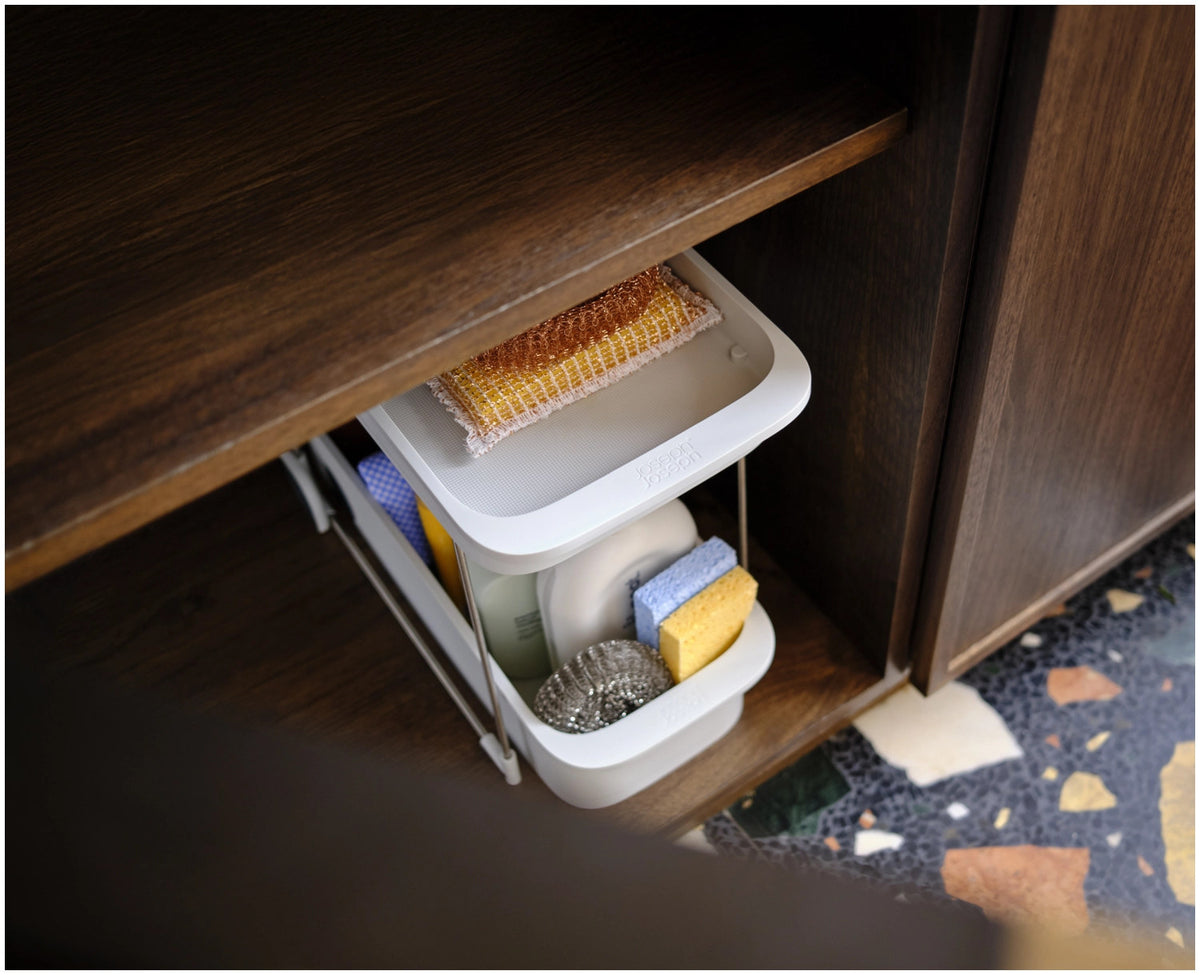 CupboardStore Putzschrank ausziehbar aus recycl. Kunststoff in Grau präsentiert im Onlineshop von KAQTU Design AG. Küchenhelfer ist von Joseph Joseph