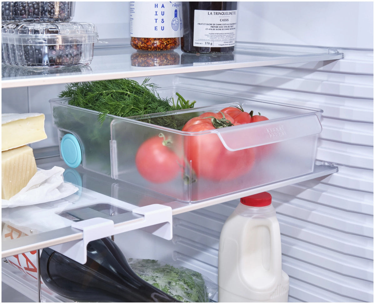 FridgeStore Kühlschrank-Aufbewahrungsbehälter extra gross in Transparent präsentiert im Onlineshop von KAQTU Design AG. Aufbewahrungsbehälter ist von Joseph Joseph