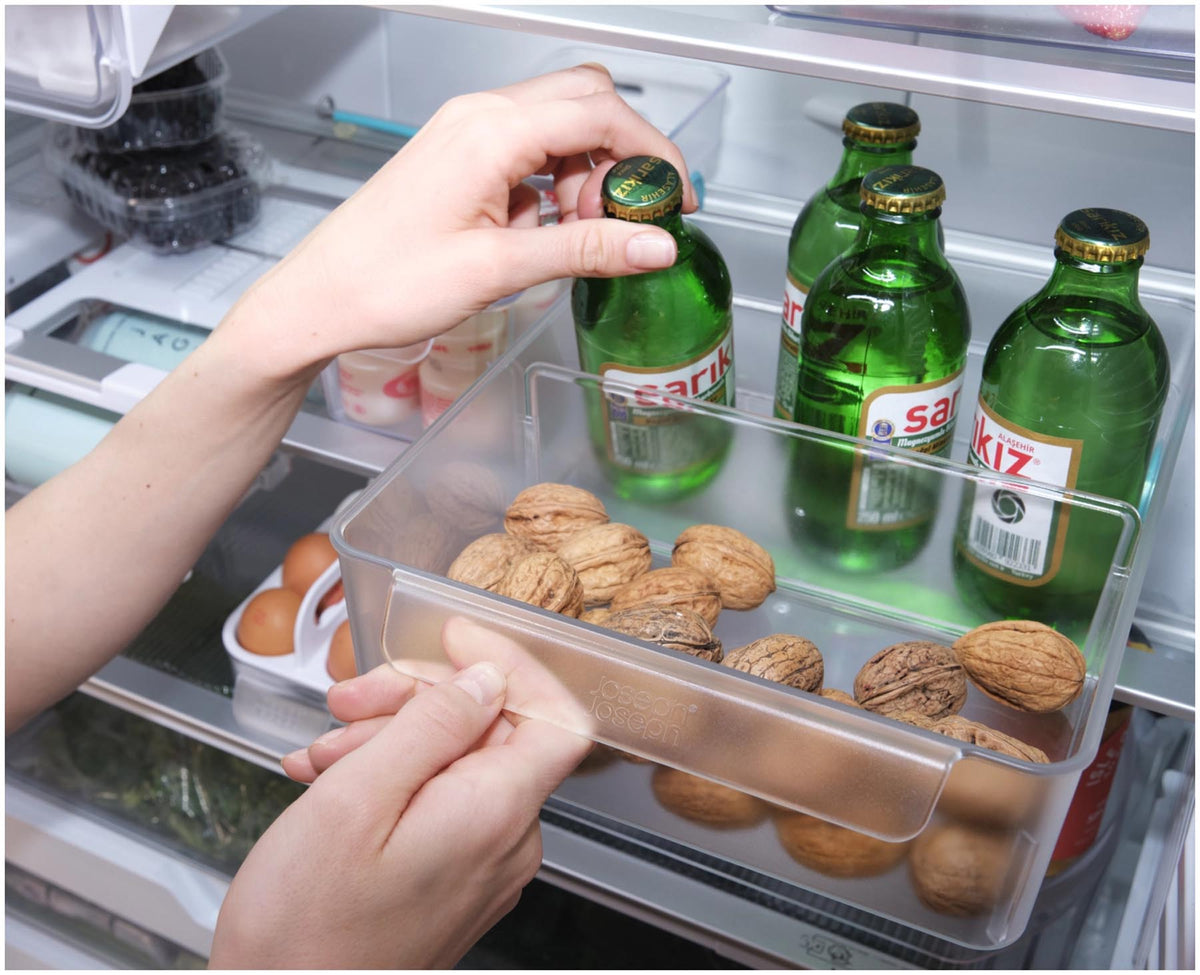 FridgeStore Kühlschrank-Aufbewahrungsbehälter extra gross in Transparent präsentiert im Onlineshop von KAQTU Design AG. Aufbewahrungsbehälter ist von Joseph Joseph