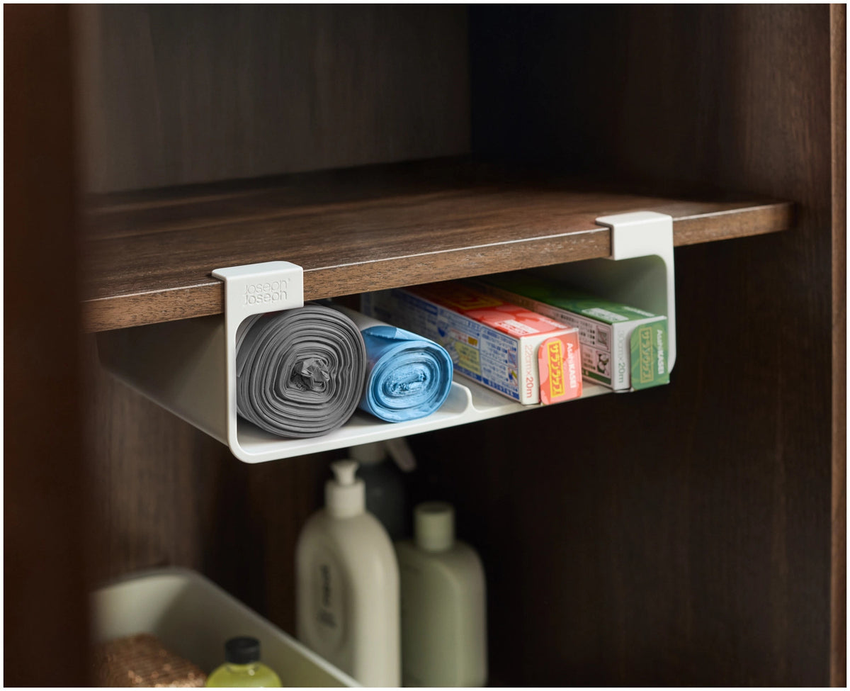 CupboardStore Küchenorganizer L für Beutel recycl. Kunstst. in Grau präsentiert im Onlineshop von KAQTU Design AG. Küchenhelfer ist von Joseph Joseph
