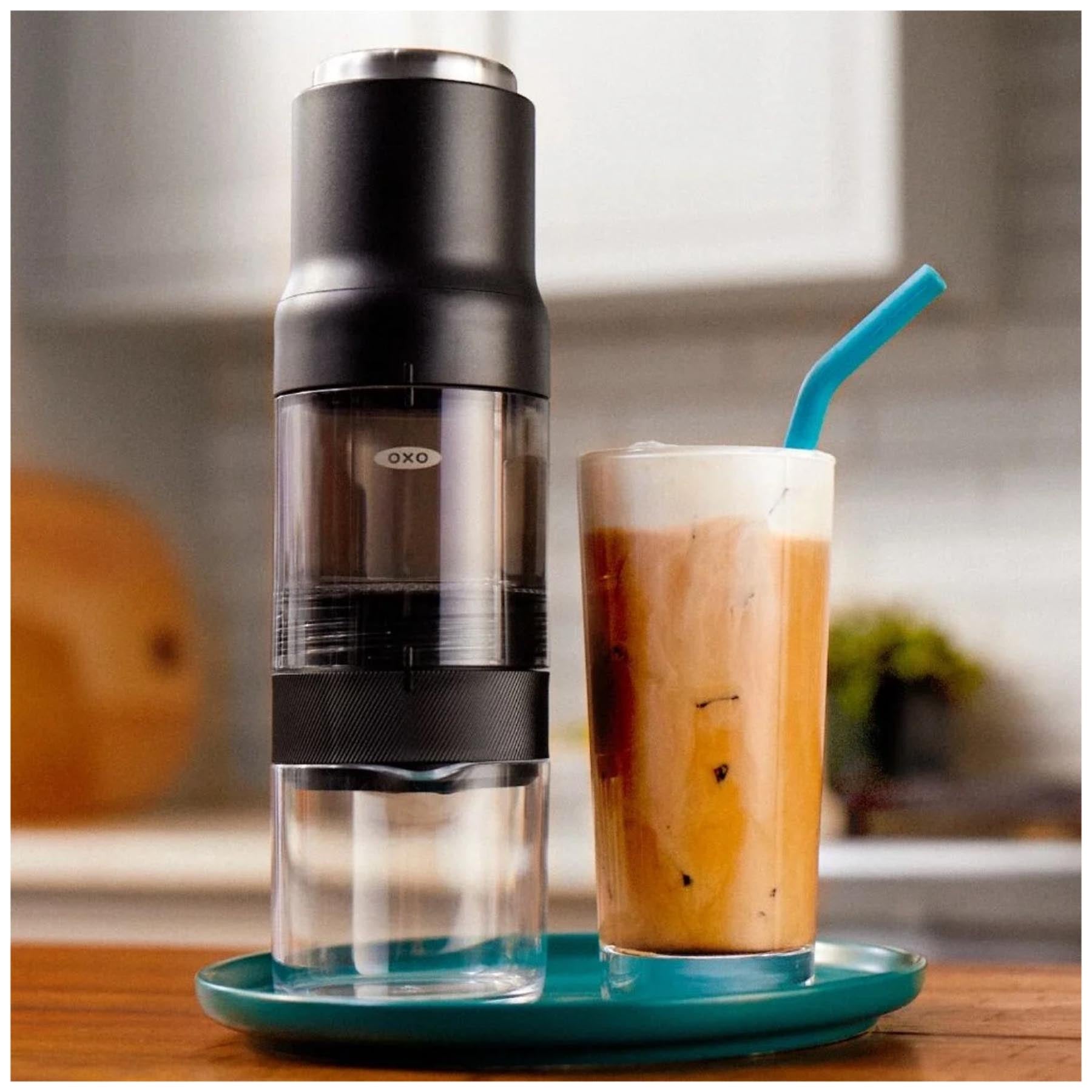 Eleganter GG Brew Kaffeezubereiter von OXO in Schwarz, ideal für die schnelle Zubereitung von köstlichem Kaffee in nur 2-5 Minuten.