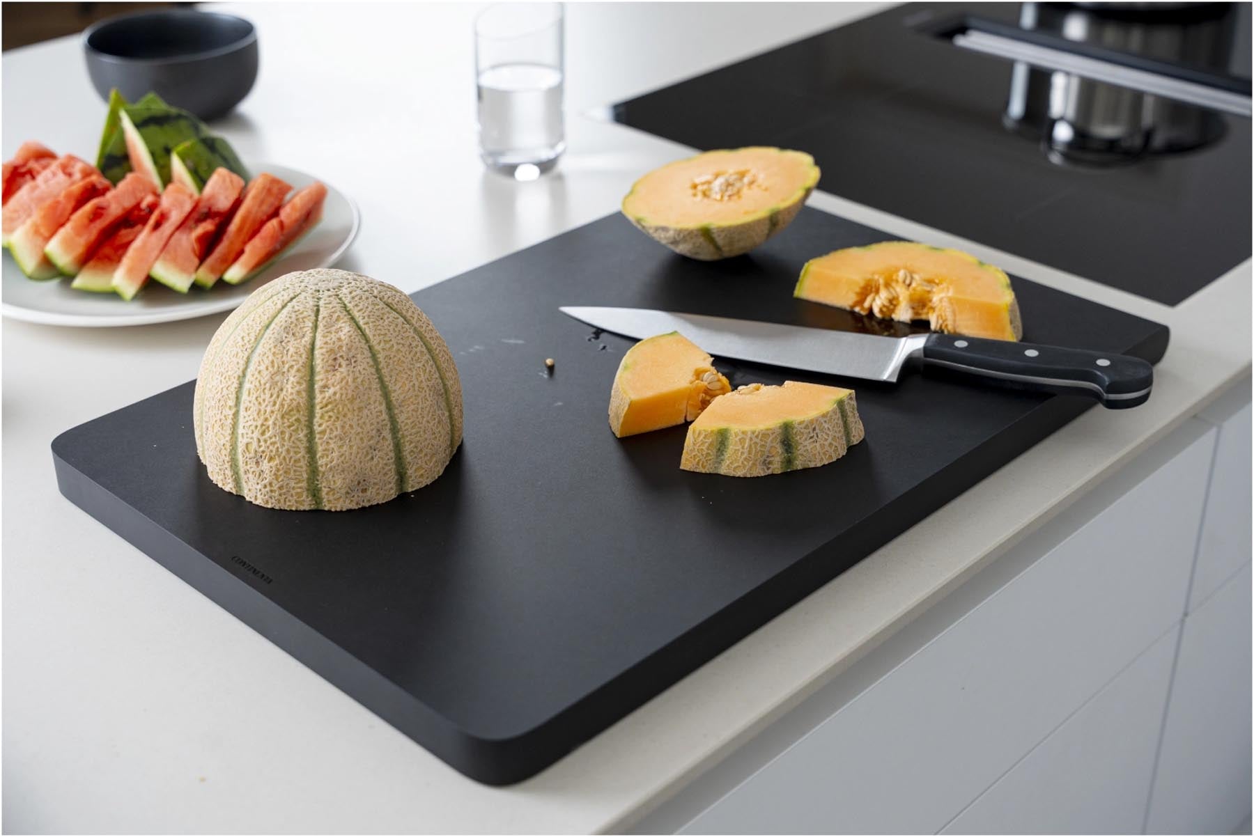 Schwarzes Hackbrett Duracore von Continenta, 53x35x2.5cm, ideal zum Schneiden und Servieren, stilvolles Küchenaccessoire.