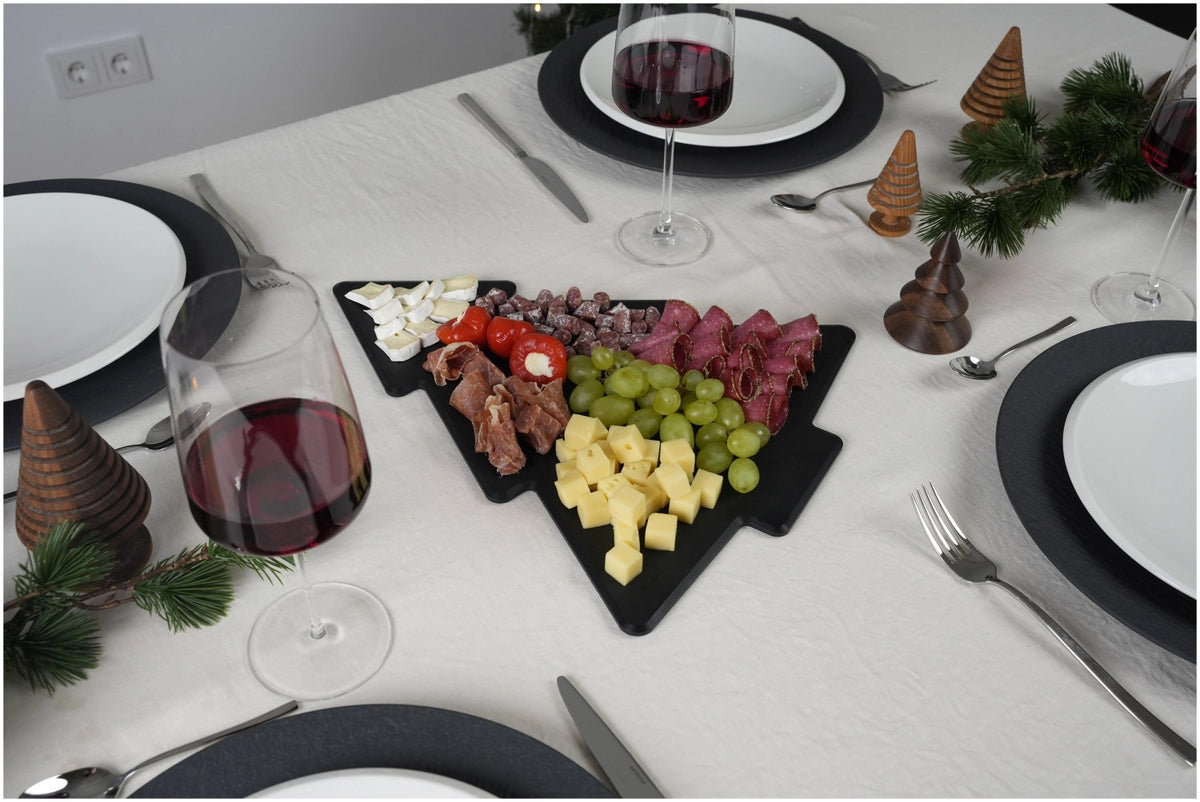 Servierbrett Tannenbaum Duracore schwarz 27cm in Schwarz präsentiert im Onlineshop von KAQTU Design AG. Schneidbrett ist von Continenta
