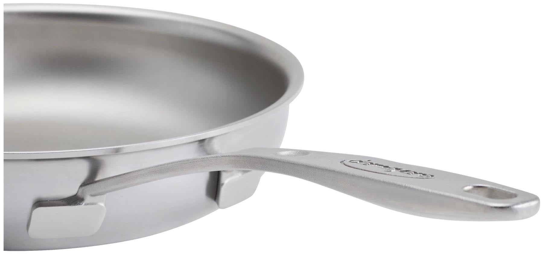 Elegante 24 cm Bratpfanne aus der Industry 5 Reihe von Demeyere, ideal für gesundes Kochen dank innovativer NanoTouch-Beschichtung.