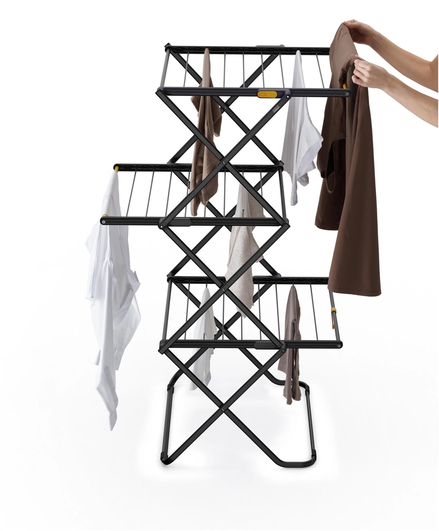 Praktischer 3-stufiger Wäscheständer AirFrame von Joseph Joseph, perfekt für effizientes Trocknen und optimalen Platzgebrauch in kleinen Wohnungen.