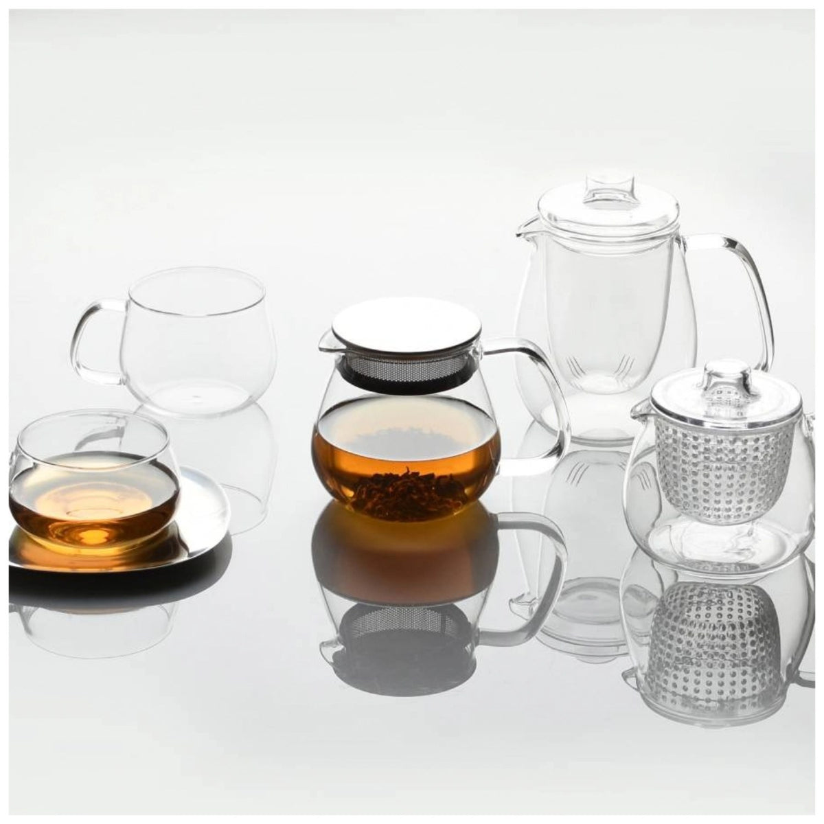Transparentes Teeglas Unitea von Kinto aus Glas, schlichte zylindrische Form, Fassungsvermögen 45cl, Masse 8x12.5x9 cm.
