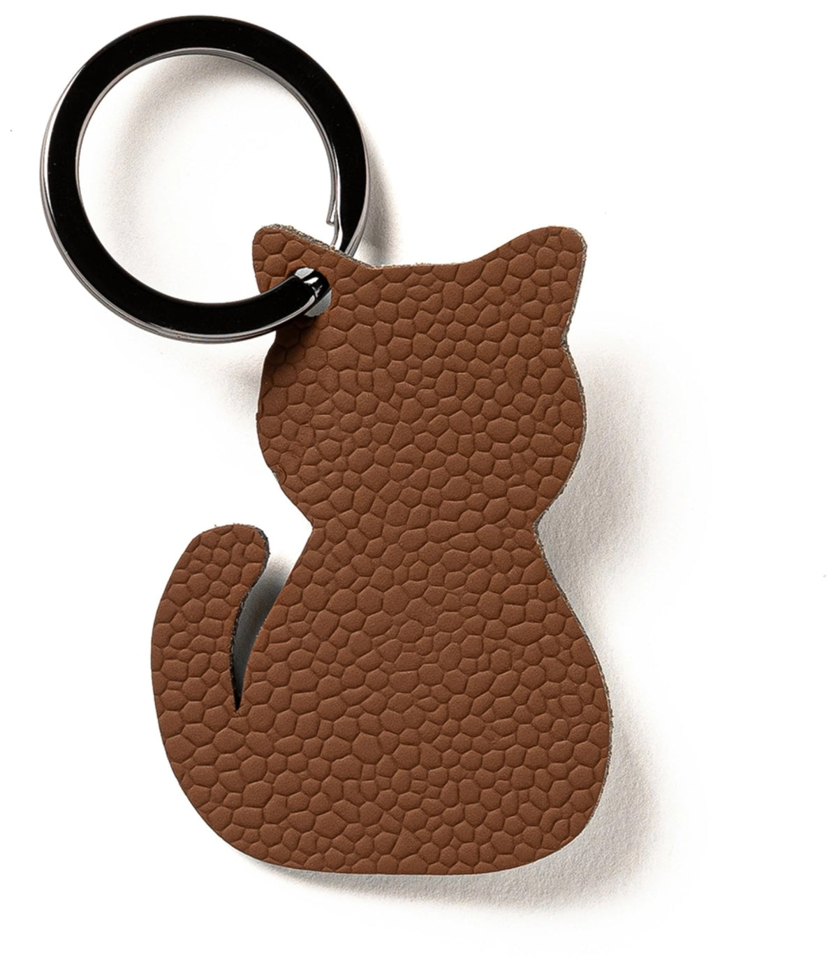 Kleiner Schlüsselanhänger in Katzenform, braun/cognacfarben, Masse 7 x 5 x 0.2 cm, von MiLLE W NORDISK DESIGN.