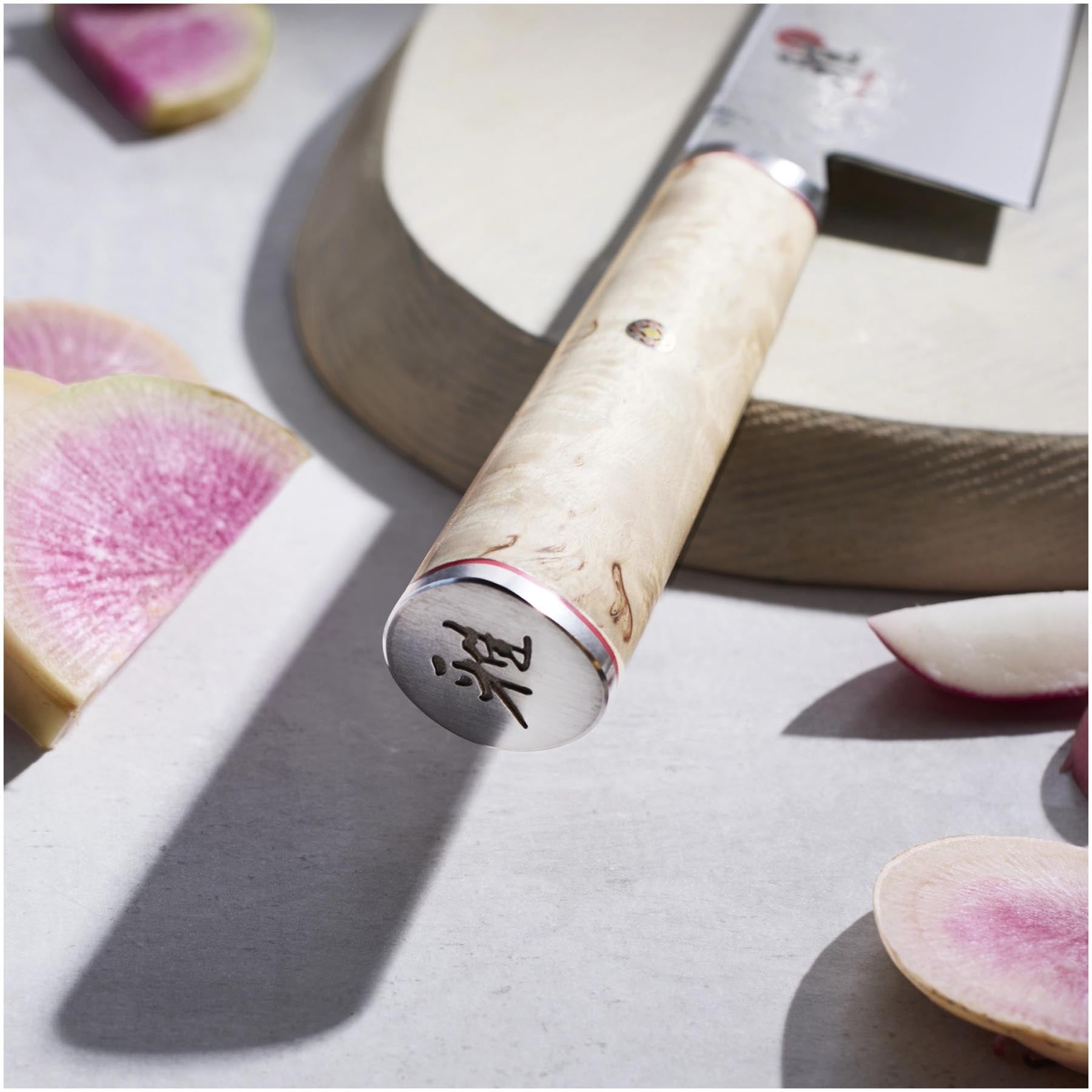 Elegantes 17 cm Bunka-Messer von Miyabi, gefertigt aus hochwertigem 5000 MCD Stahl, ideal für präzises Schneiden in der modernen Küche.