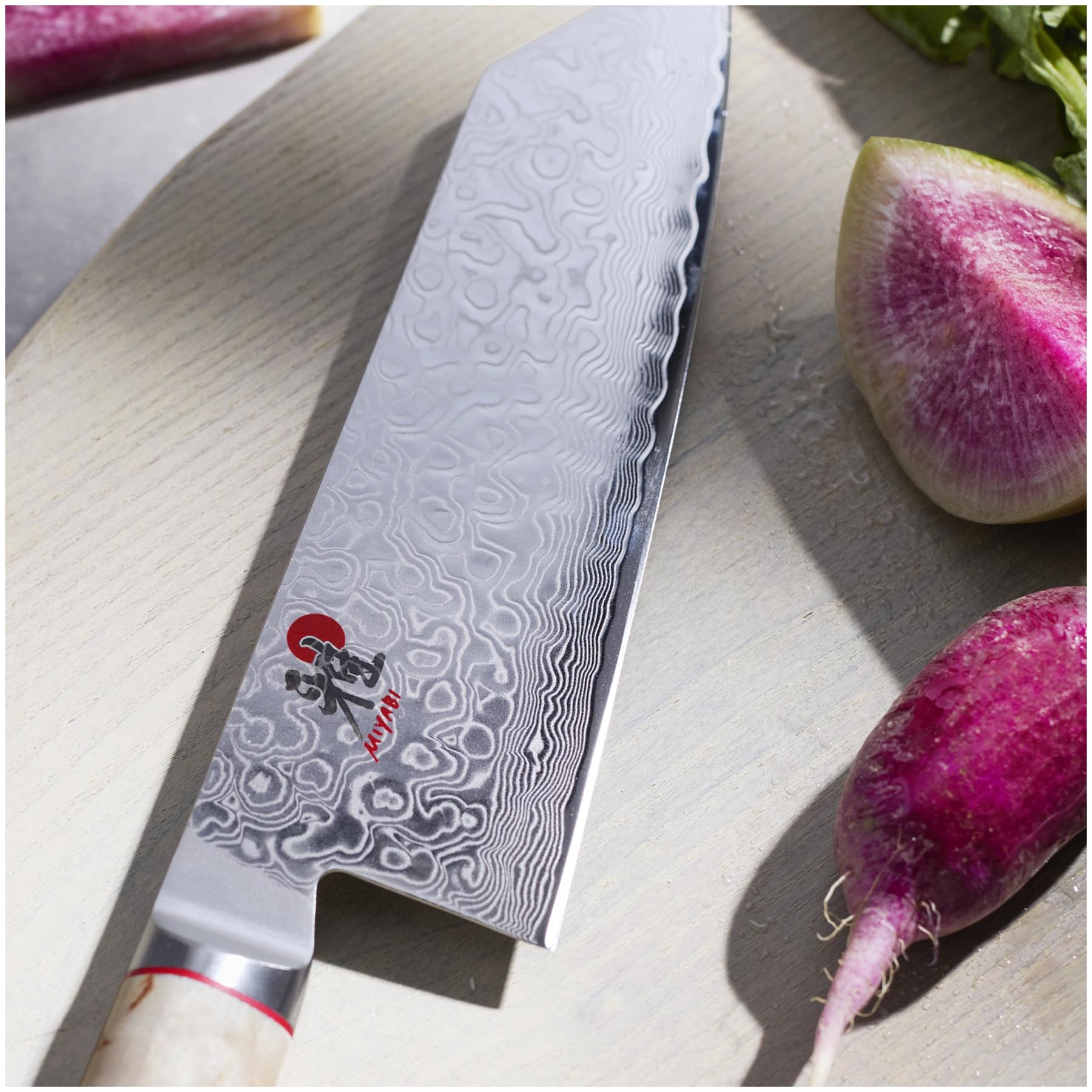 Hochwertiges Bunka-Messer von Miyabi mit 17 cm Klinge, aus 5000 MCD Stahl, perfekt für vielseitige Schneidetechniken in der Küche.