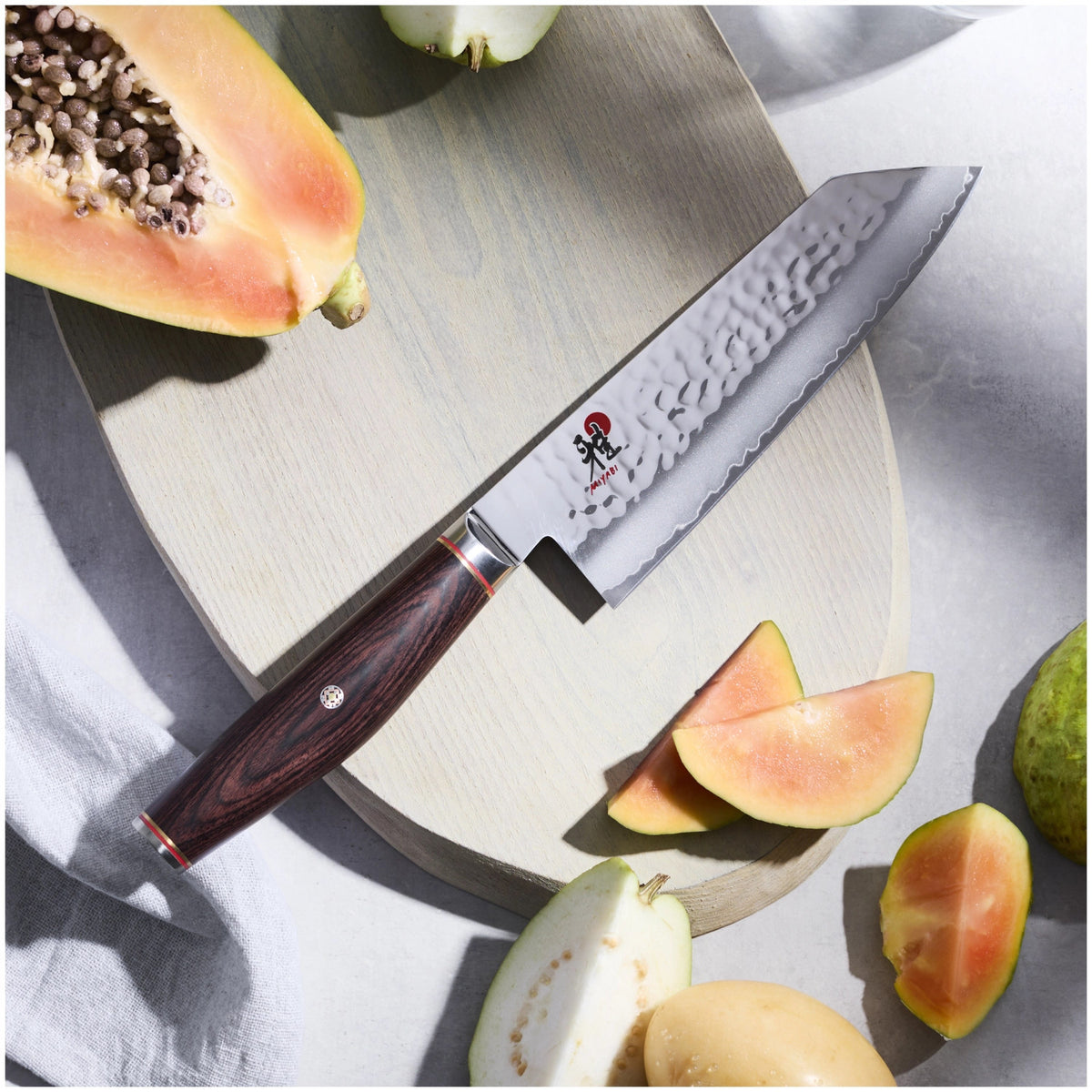 6000 MCT Bunka 17cm in Braun präsentiert im Onlineshop von KAQTU Design AG. Küchenmesser ist von Miyabi