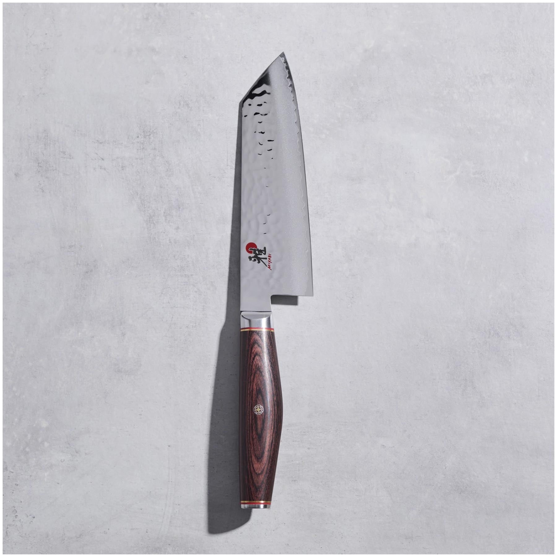 Hochwertiges Bunka-Messer von Miyabi mit 17 cm Klinge aus 6000 MCT-Stahl, perfekt für feine Schneidarbeiten und anspruchsvolles Kochen.