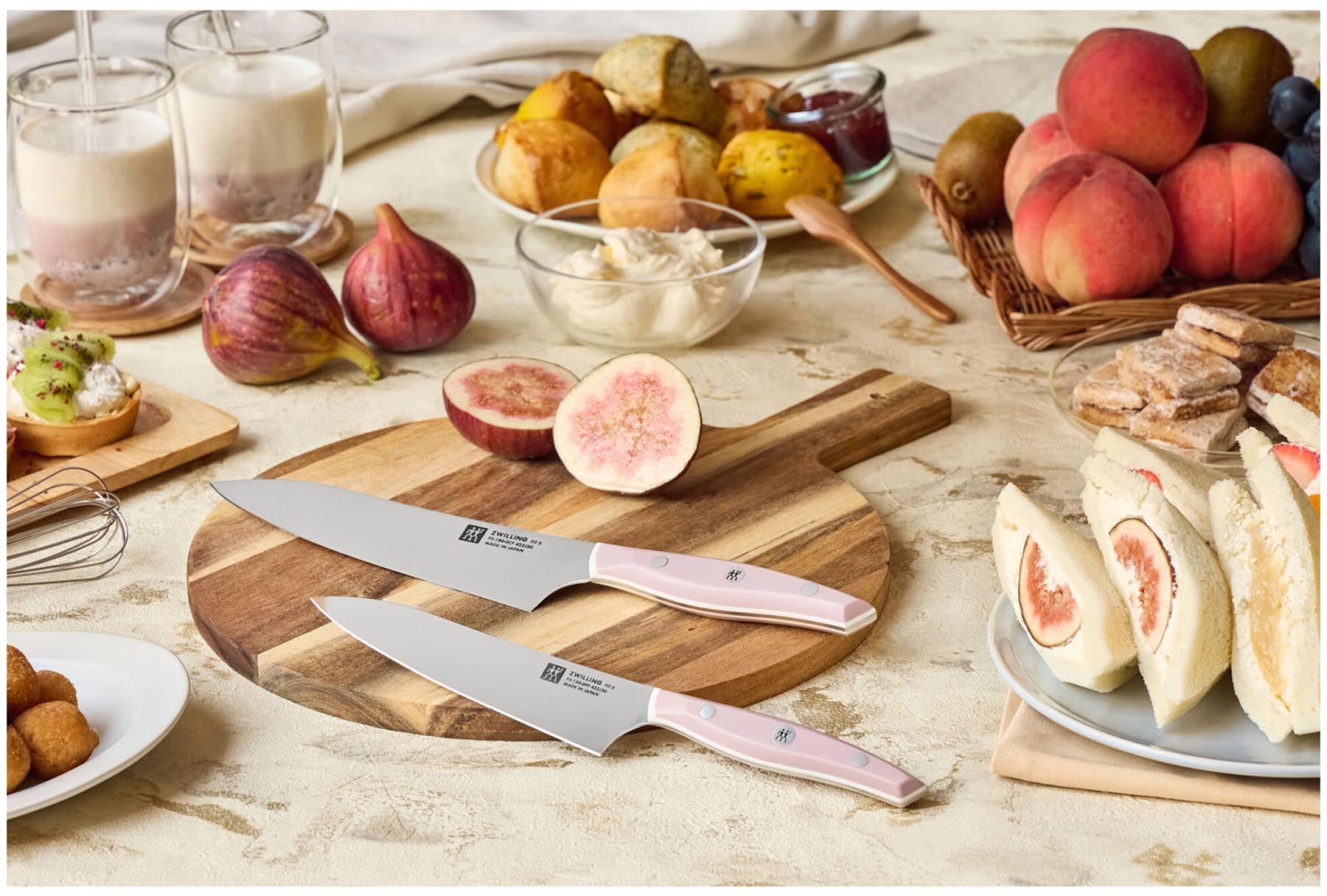 Hochwertiges Zwilling Fit II Kochmesser mit 18 cm Klinge, stilvolles Design in Rot, perfekt für präzise und mühelose Schneidarbeiten.