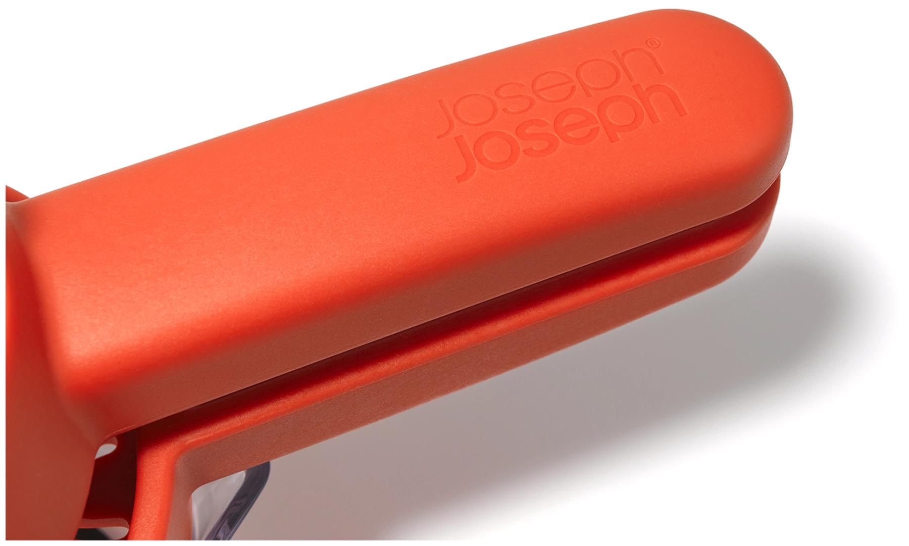 Die JuiceMax Plus Citrus Presse in strahlendem Orange von Joseph Joseph, perfekt für frischen Saft aus Zitronen und Orangen.