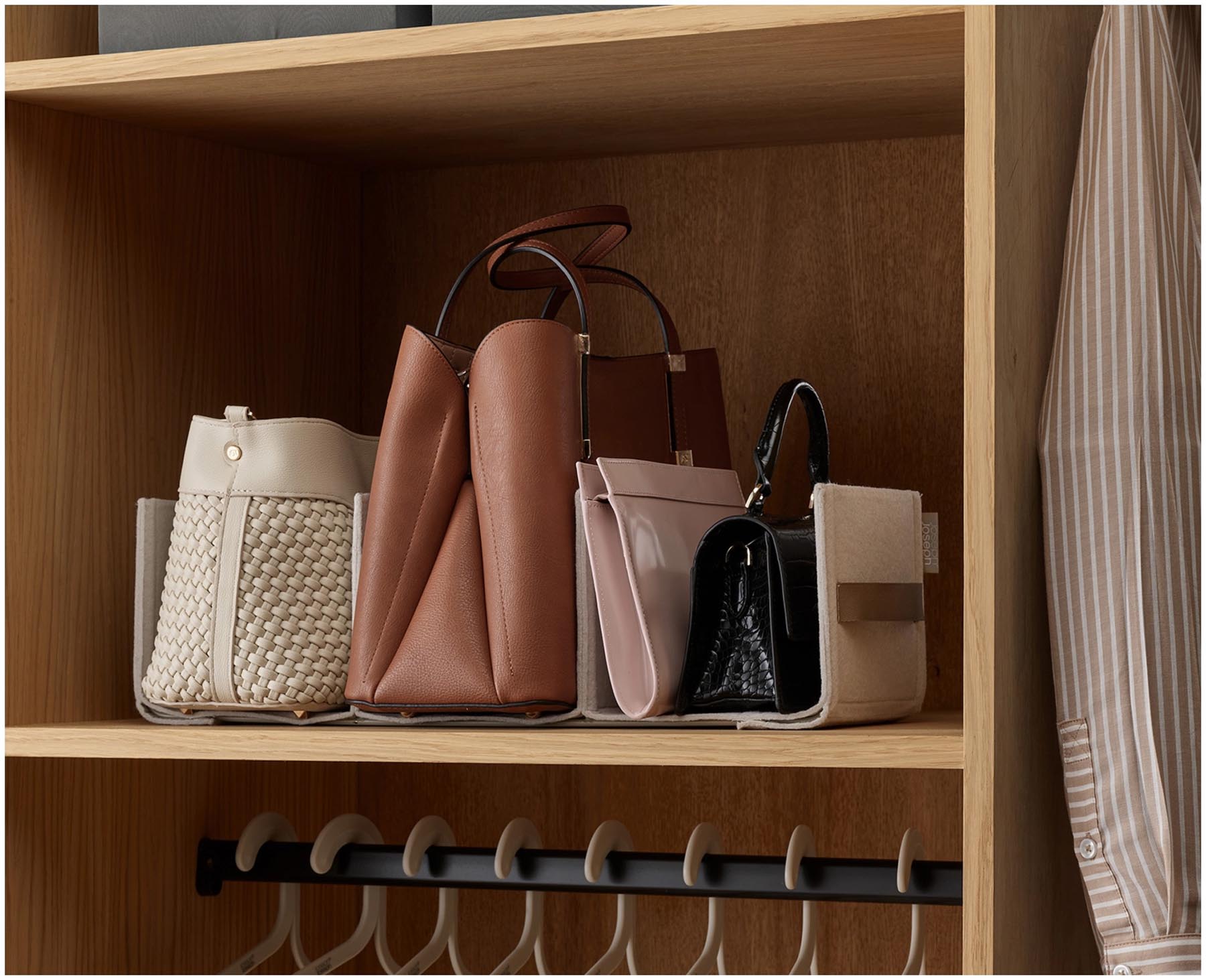 Praktischer Handtaschen Organizer in sanftem Ecru von Joseph Joseph, perfekt für die strukturierte Aufbewahrung von Essentials und Kleinigkeiten.