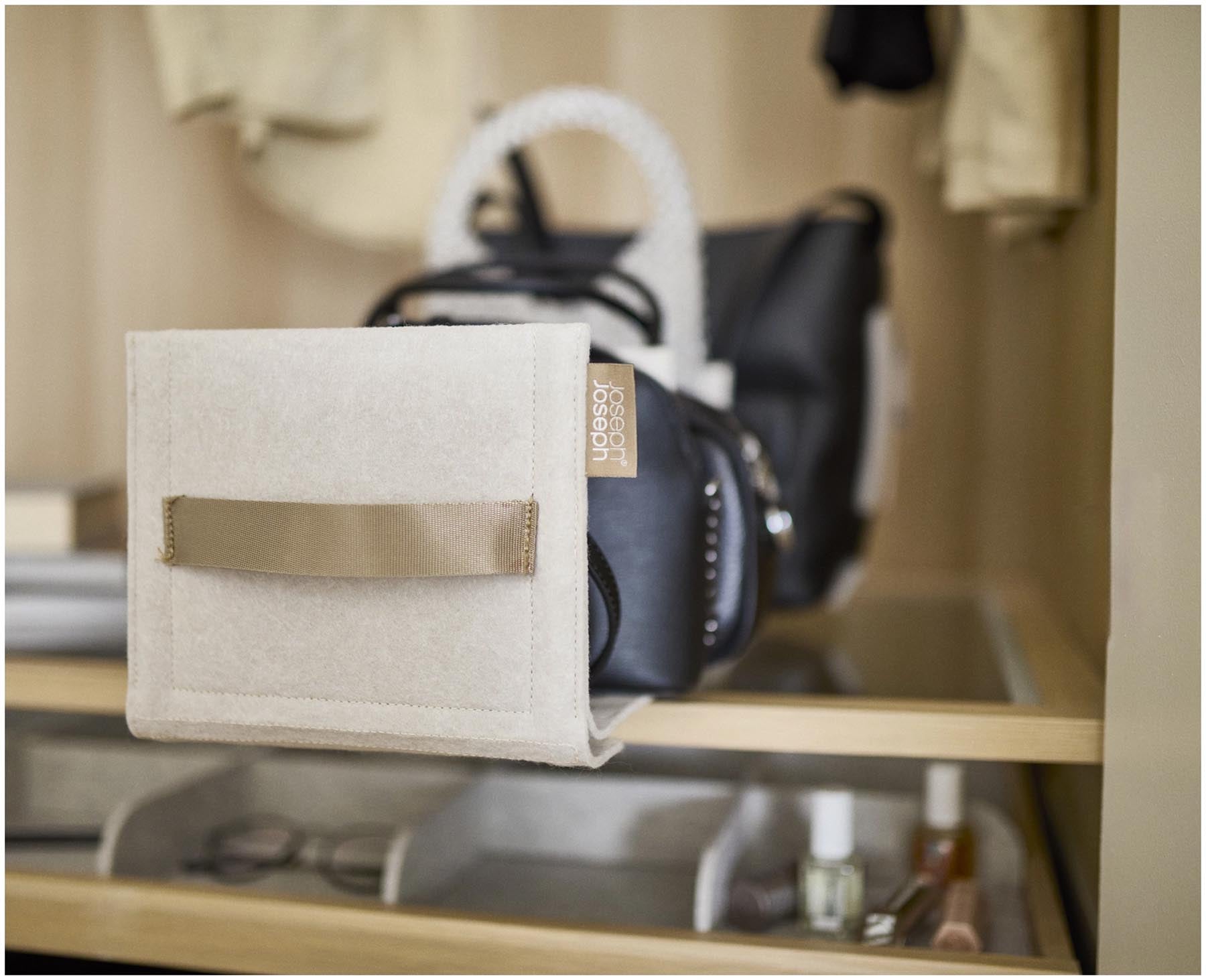 Praktischer Handtaschen Organizer in sanftem Ecru von Joseph Joseph, perfekt für die strukturierte Aufbewahrung von Essentials und Kleinigkeiten.