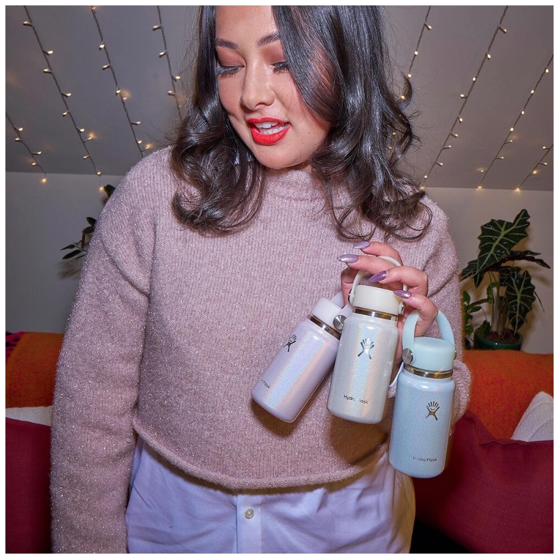 Elegante 200ml Micro Hydro Trinkflasche in glimmer pink von Hydro Flask, ideal für aktive Lebensstile und stilvolle Erfrischungen unterwegs.