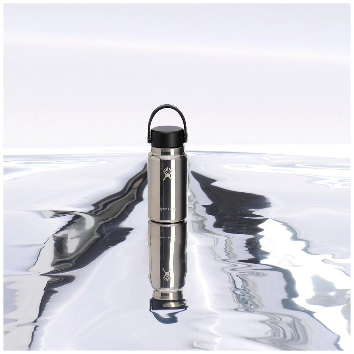 Trinkflasche Micro Hydro 200ml silver in Silber präsentiert im Onlineshop von KAQTU Design AG. Thermosflasche ist von Hydro Flask